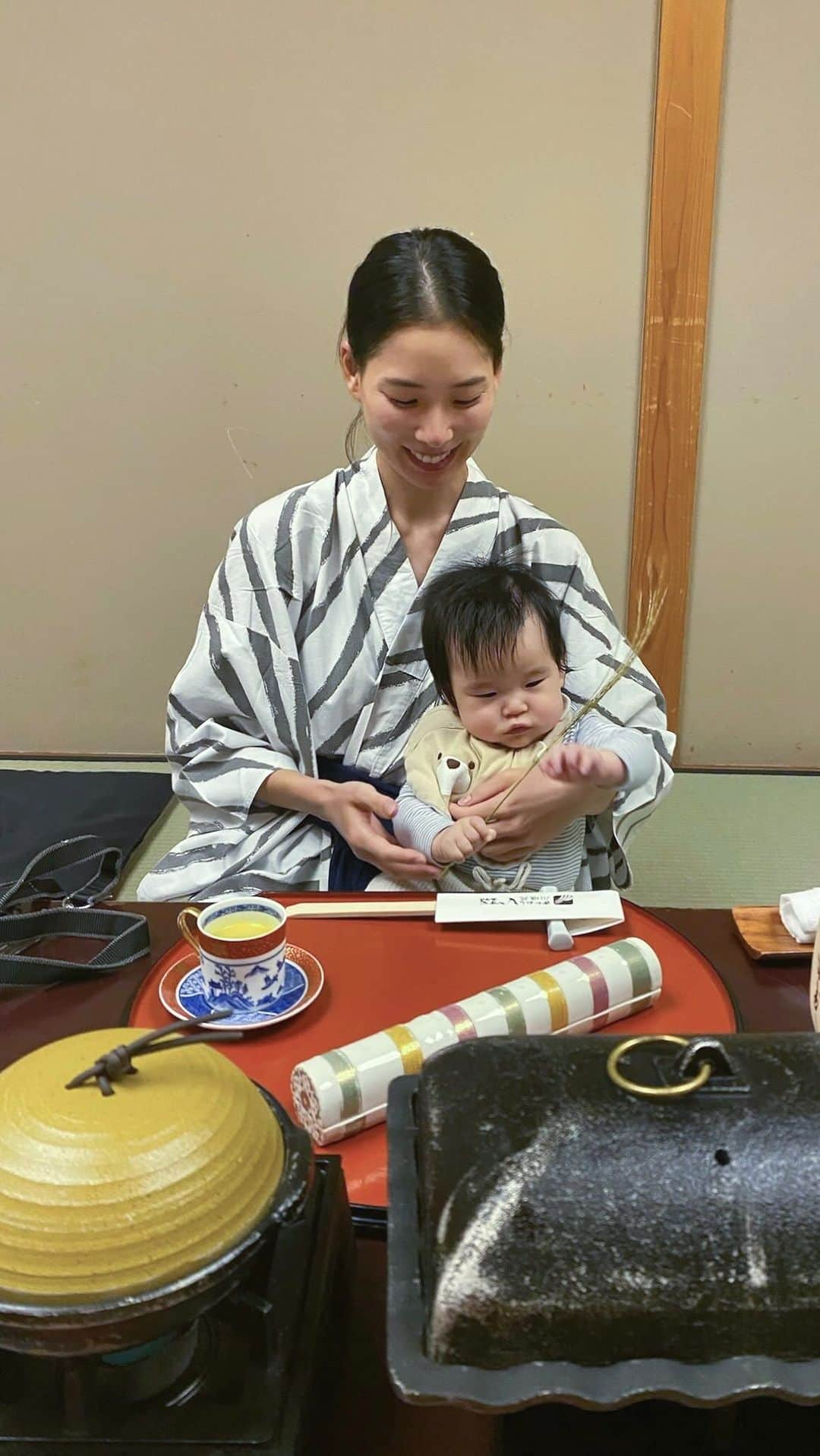 布川桃花のインスタグラム：「湯河原に行ってきたよ♨️  家族4人になってからは初めての旅行👨‍👩‍👧‍👦✨ 2泊3日でゆったりできました☺️  11月は旦那さんの誕生日と 悠真のハーフバースデーなのでお祝いも🫶🏻  楽しかった💕  #湯河原温泉」