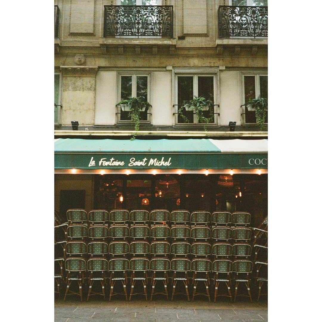 ペ・ジョンナムさんのインスタグラム写真 - (ペ・ジョンナムInstagram)「rollei35로 찍은 paris film photography 🇫🇷🇫🇷🇫🇷 😉📸🎞️🎞️🎞️ #rollei35 #35mmfilm #filmphotography #paris #노보정노필터 #배작가」11月9日 10時42分 - jungnam_bae