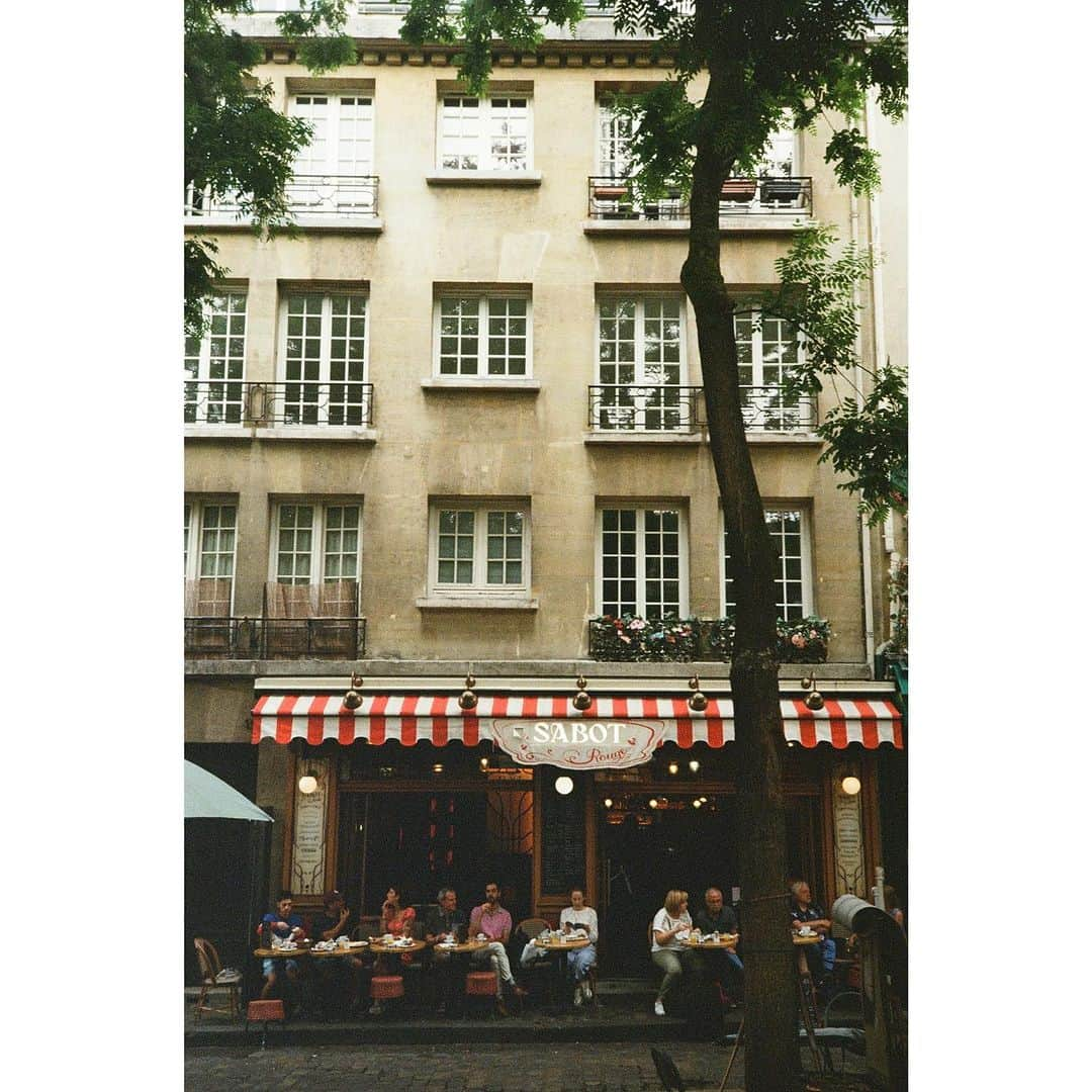 ペ・ジョンナムさんのインスタグラム写真 - (ペ・ジョンナムInstagram)「rollei35로 찍은 paris film photography 🇫🇷🇫🇷🇫🇷 😉📸🎞️🎞️🎞️ #rollei35 #35mmfilm #filmphotography #paris #노보정노필터 #배작가」11月9日 10時42分 - jungnam_bae