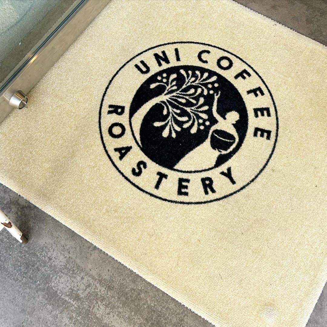 あみさんのインスタグラム写真 - (あみInstagram)「︴𝑢𝑛𝑖 𝑐𝑜𝑓𝑓𝑒𝑒 𝑟𝑜𝑎𝑠𝑡𝑒𝑟𝑦 , 𝑦𝑜𝑘𝑜ℎ𝑎𝑚𝑎 𝑐𝑎𝑓𝑒  order menu ☑︎Americano ☑︎Choco chunk scone  横浜にある可愛いカフェ☕️🫶🏻 ドリンクカップがとにかくKawaii ~🤍⸝⸝  店員さんもすごい親切な感じで居心地良かったなあ💭 ホットサンドとかしょっぱい系も沢山あって カフェにもランチにも良さそうなカフェ🍨’- . . . #unicoffeeroastery #横浜カフェ#神奈川カフェ」11月9日 10時55分 - ami___nmo