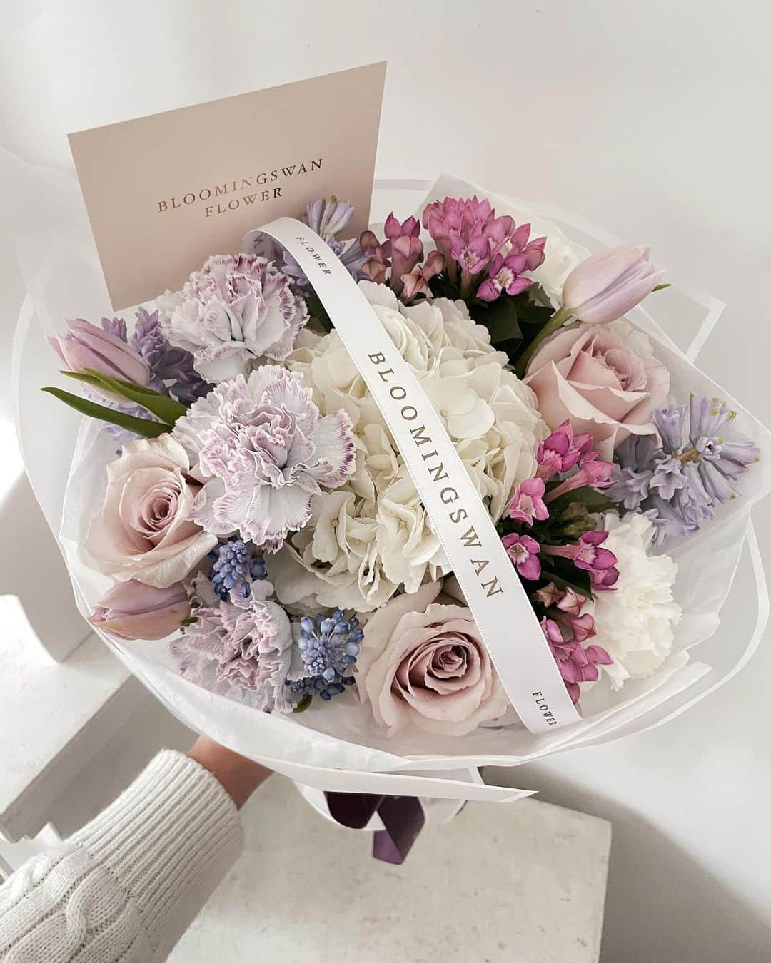 Florist.janeさんのインスタグラム写真 - (Florist.janeInstagram)「#블스타이니꽃다발 💜   📞02.511.3109 💬카카오톡 janejoung310 💬문자 01028907799 🌸강남구 논현동 219-6번지 1층 핑크색 꽃집」11月9日 11時03分 - jane.florist