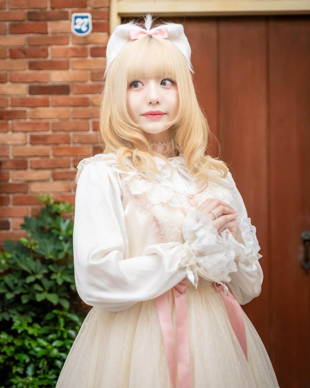 月雲ねるさんのインスタグラム写真 - (月雲ねるInstagram)「おしゃれキャット🤍🐾  ダッチェス @ainoeri  マリー @neruneruworld   念願の仮装デビューはマリーちゃん😸🎀 1日あっという間ですごくたのしかった〜！ラス日だったのでいろんなキャラの仮装の方をお見かけできてそれもたのしかった！たのしすぎたので来年も仮装したいかも〜はやくハロウィン来ないかな〜！笑 えりさんにお供できて幸せすぎました！ありがとうございました🥹 最後は謎クロスオーバーでにこちゃんとスリーショット笑🧜‍♀️🫧 アリエル @nicodisney_   ステキなお写真をありがとうございました！😌 📷 @fuj1.photo」11月9日 11時23分 - neruneruworld