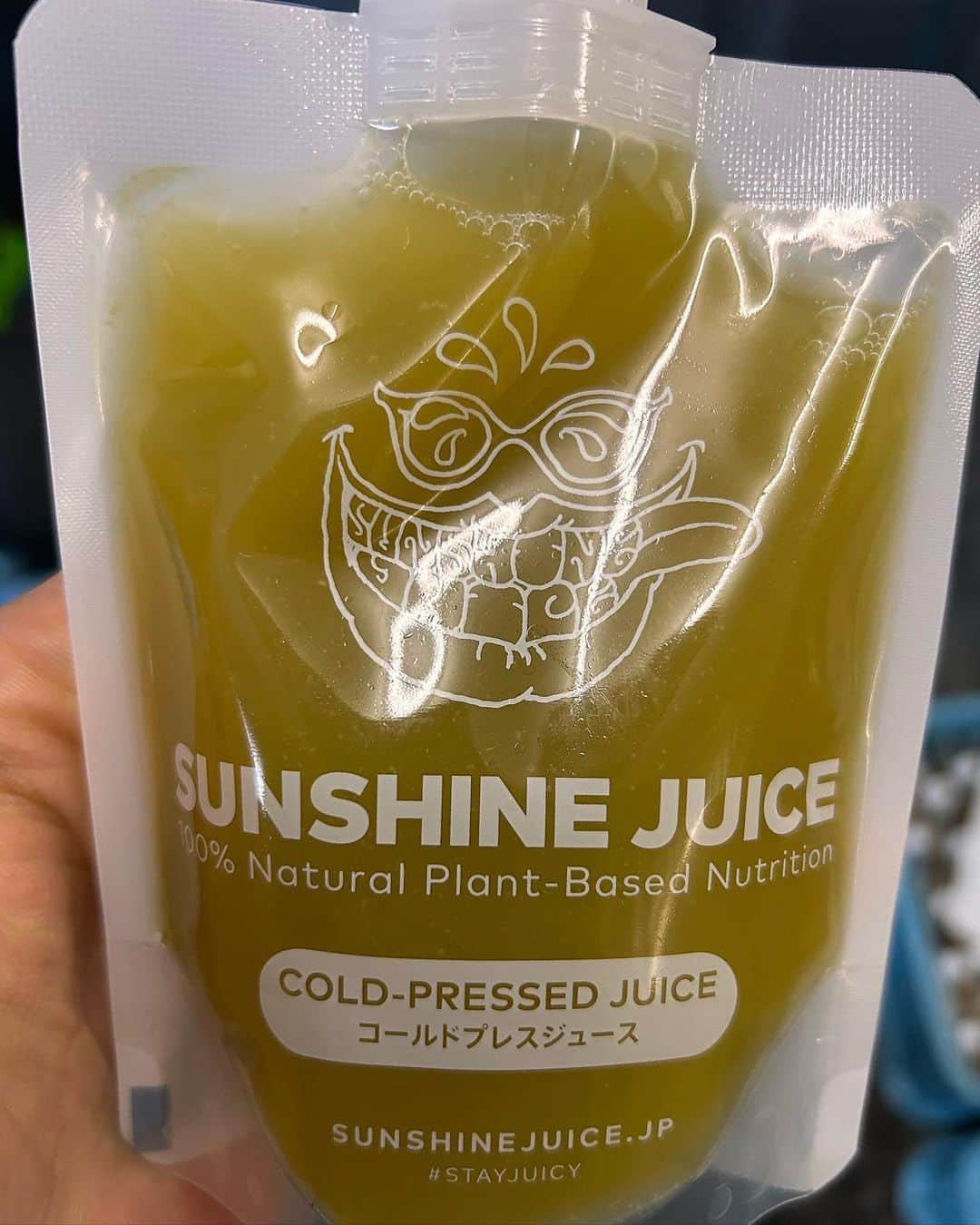 Sunshine Juiceさんのインスタグラム写真 - (Sunshine JuiceInstagram)「親しい飲食店から回収させてもらった廃油を濾過して動く移動販売車 @sunshinejuicewheels で高知のジュース工場へ🚗  もうすぐ販売するスペシャルブレンド、酵素たっぷりの三重県イロンゴファームさんのパパイヤを使ったジュース「パパイヤエンザイム」の冷凍ジュースを製造してきました。  11月の新月から販売予定。自然健康食の先駆けでもあるノーマンウォーカー博士もパパイヤジュースは「身体のほとんどすべての障害を救う」というほど。ぜひみなさんにお試しいただきたいです。  数量限定のため、購入ご希望の方はオンラインショップから入荷依頼をおすすめします！お楽しみに！  drove our wasted cooking oil van to kochi factory. produced papaya juice with full on enzyme boost. will be available online soon ! #stayjuicy」11月9日 11時23分 - sunshinejuicetokyo