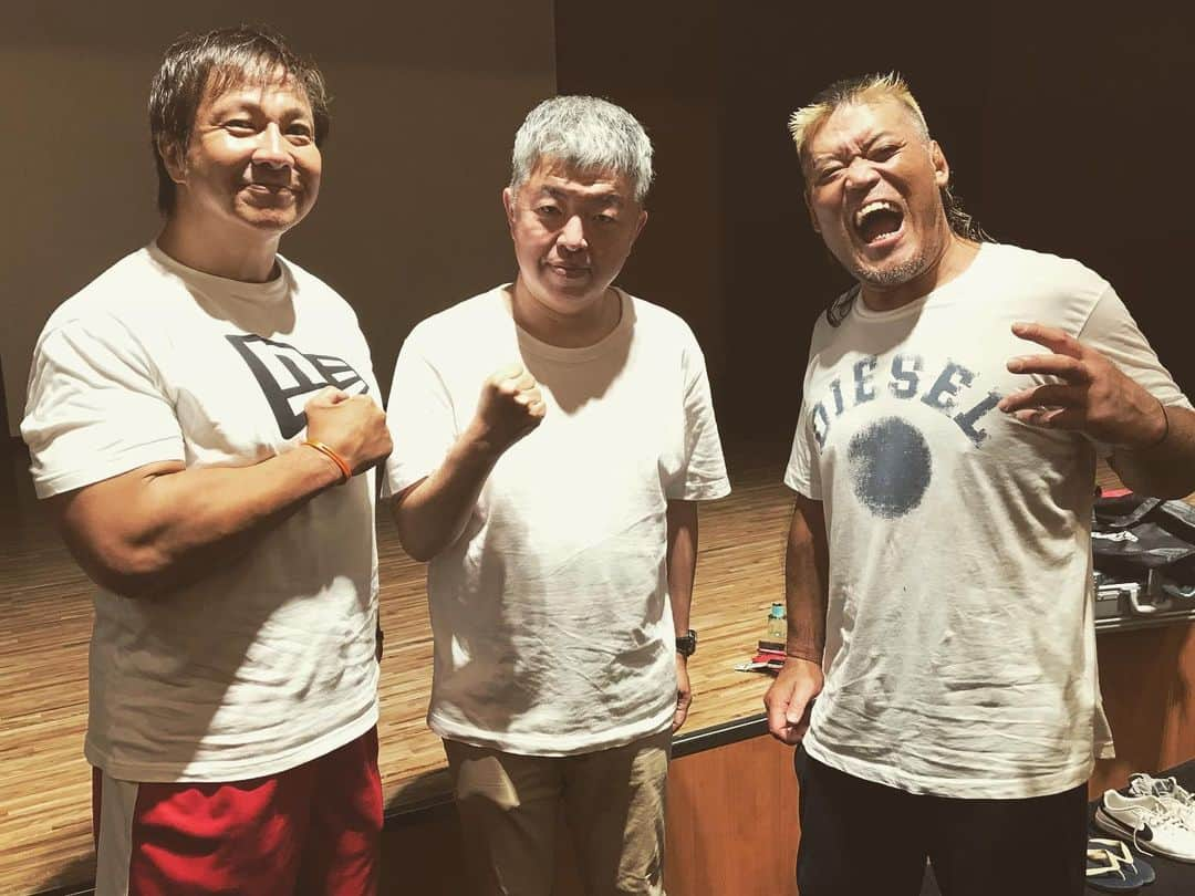 小島聡さんのインスタグラム写真 - (小島聡Instagram)「１１月３日〜６日まで、台湾でのプロモーション活動がありました。  レック様やダイソー様のご協力のもと、いろんな団体から選手が参加して、日本のプロレスをPR。  新日本からテンコジも招待して頂き、精力的に活動させて頂きました。  藤波さんもお元気そうで、力を頂きました。  楽しかったです。  #小島聡  #天山広吉  #藤波辰爾  #ダイソー  #レック  #台湾」11月9日 11時28分 - cozy_lariat