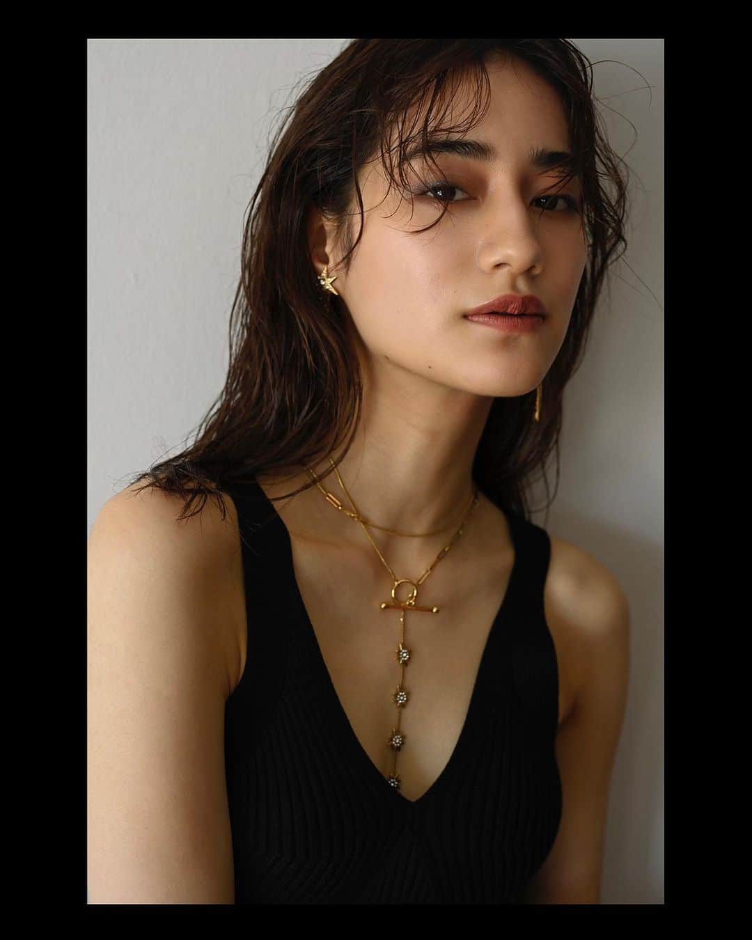 アデルのインスタグラム：「Coming soon...  #aderbijoux 2023 HOLIDAY COLLECTION 2023.11.16(thu)release  #ADER #23holiday #jewelry #accessory」
