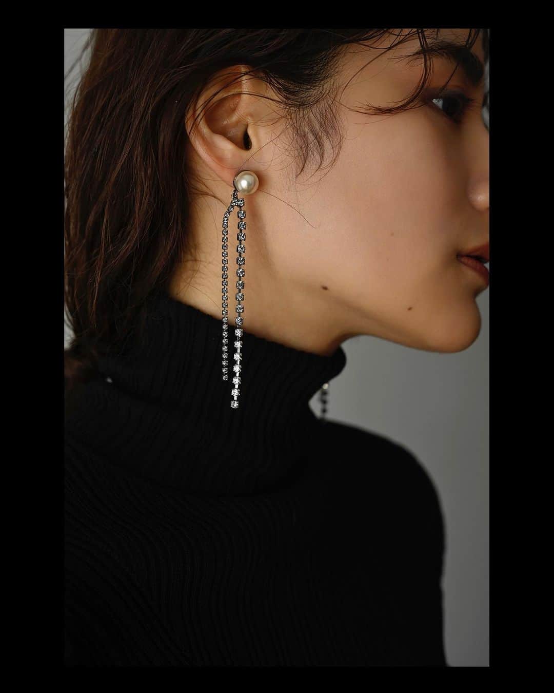 アデルのインスタグラム：「Coming soon...  #aderbijoux 2023 HOLIDAY COLLECTION 2023.11.16(thu)release  #ADER #23holiday #jewelry #accessory」