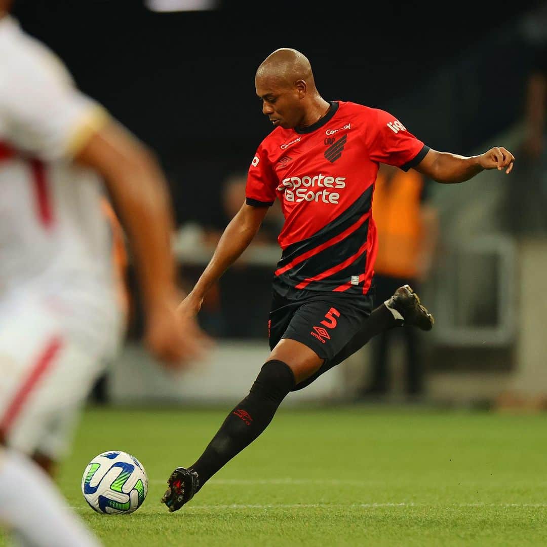 フェルナンジーニョのインスタグラム：「1 x 1. ATHLETICO vs FORTALEZA #campeonatobrasileiro」