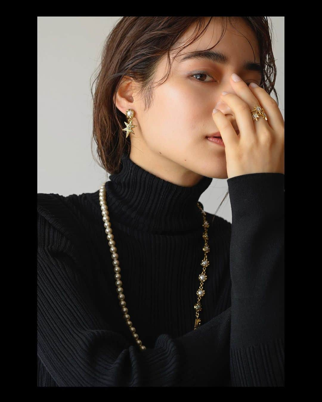 アデルさんのインスタグラム写真 - (アデルInstagram)「Coming soon...  #aderbijoux 2023 HOLIDAY COLLECTION 2023.11.16(thu)release  #ADER #23holiday #jewelry #accessory」11月9日 11時54分 - ader_official