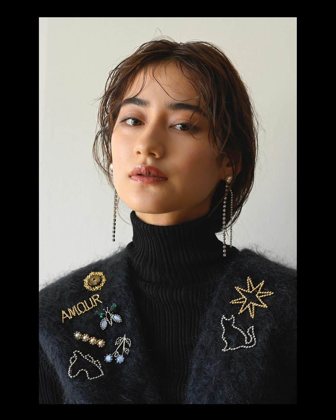 アデルさんのインスタグラム写真 - (アデルInstagram)「Coming soon...  #aderbijoux 2023 HOLIDAY COLLECTION 2023.11.16(thu)release  #ADER #23holiday #jewelry #accessory」11月9日 11時56分 - ader_official