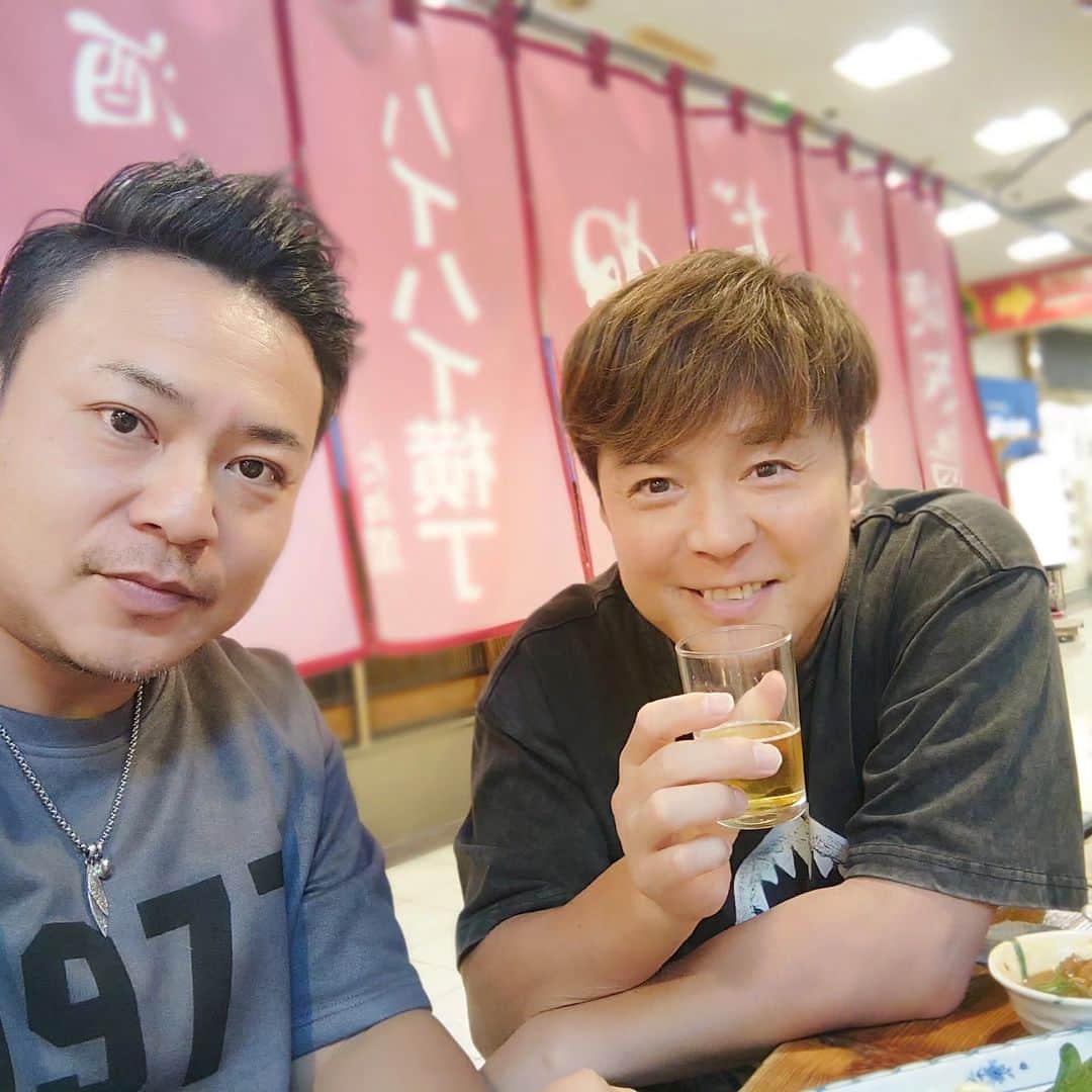 のインスタグラム：「昨夜は🌃 田口さん主催の白川さん誕生日会でした🎂  白川さん終始笑顔😄 いやいや、みんなもずっと笑ってたわぁ⤴️⤴️⤴️  上本町居酒屋よっちゃんの料理も美味しかったぁ🤗 もちろん飲み過ぎましたぁ〜🙌」