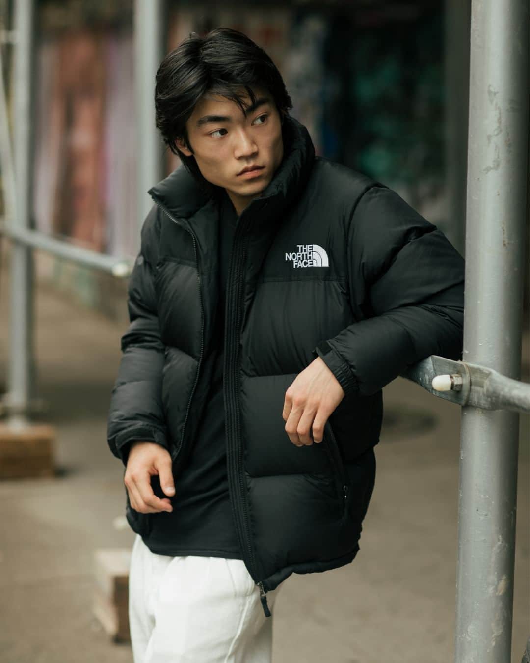 THE NORTH FACE JAPANさんのインスタグラム写真 - (THE NORTH FACE JAPANInstagram)「Kyota Umeki wears Him Down Parka and Nuptse Jacket in NY.   キョウタ・ウメキ／梅木京太 - デザイナー／スケートボーダー @kyotaumeki   Comments  Him Down Parka  「首までしっかり守ってくれるのでとても温かい。それにフードを気温や服装に合わせて取り外しできるのも便利です」   Nuptse Jacket  「リュックに入れてコンパクトに持ち運びができるので冬に愛用しています。ジッパーが大きめかつ滑らかに動き、着脱が素早く行えるところも好きです」   ND92031 Him Down Parka  ￥68,200(tax incl.)   ND92335 Nuptse Jacket ￥38,500(tax incl.)   #ザノースフェイス  #ノースフェイス  #thenorthface  #lifestyle  #neverstopexploring  #updatediconsNY」11月9日 12時00分 - thenorthfacejp