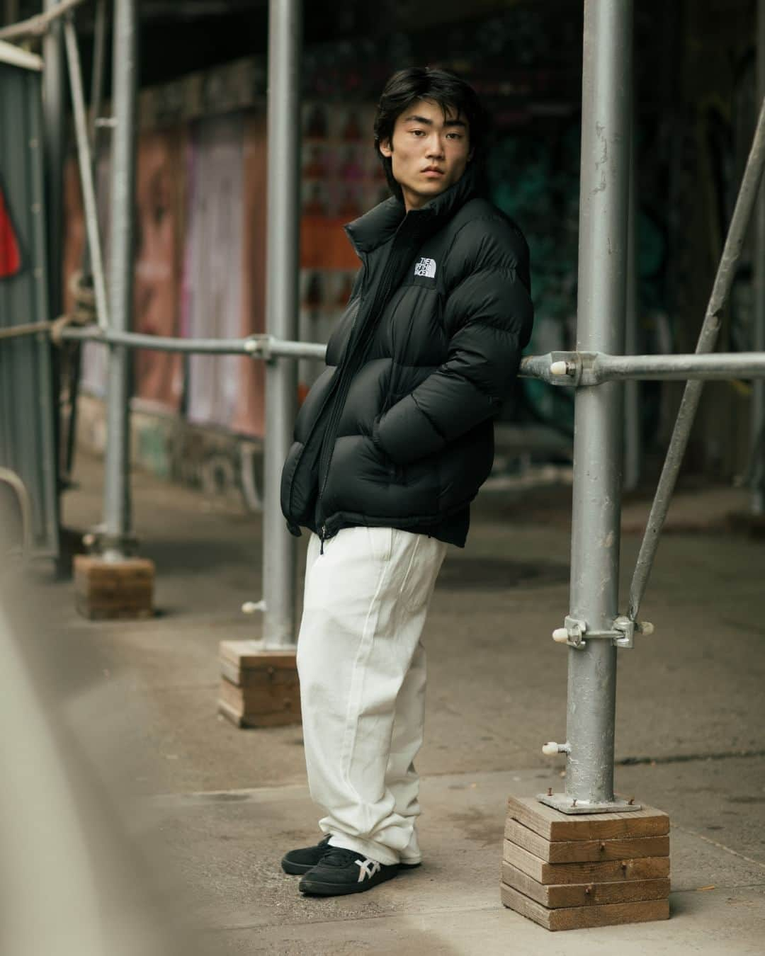 THE NORTH FACE JAPANさんのインスタグラム写真 - (THE NORTH FACE JAPANInstagram)「Kyota Umeki wears Him Down Parka and Nuptse Jacket in NY.   キョウタ・ウメキ／梅木京太 - デザイナー／スケートボーダー @kyotaumeki   Comments  Him Down Parka  「首までしっかり守ってくれるのでとても温かい。それにフードを気温や服装に合わせて取り外しできるのも便利です」   Nuptse Jacket  「リュックに入れてコンパクトに持ち運びができるので冬に愛用しています。ジッパーが大きめかつ滑らかに動き、着脱が素早く行えるところも好きです」   ND92031 Him Down Parka  ￥68,200(tax incl.)   ND92335 Nuptse Jacket ￥38,500(tax incl.)   #ザノースフェイス  #ノースフェイス  #thenorthface  #lifestyle  #neverstopexploring  #updatediconsNY」11月9日 12時00分 - thenorthfacejp