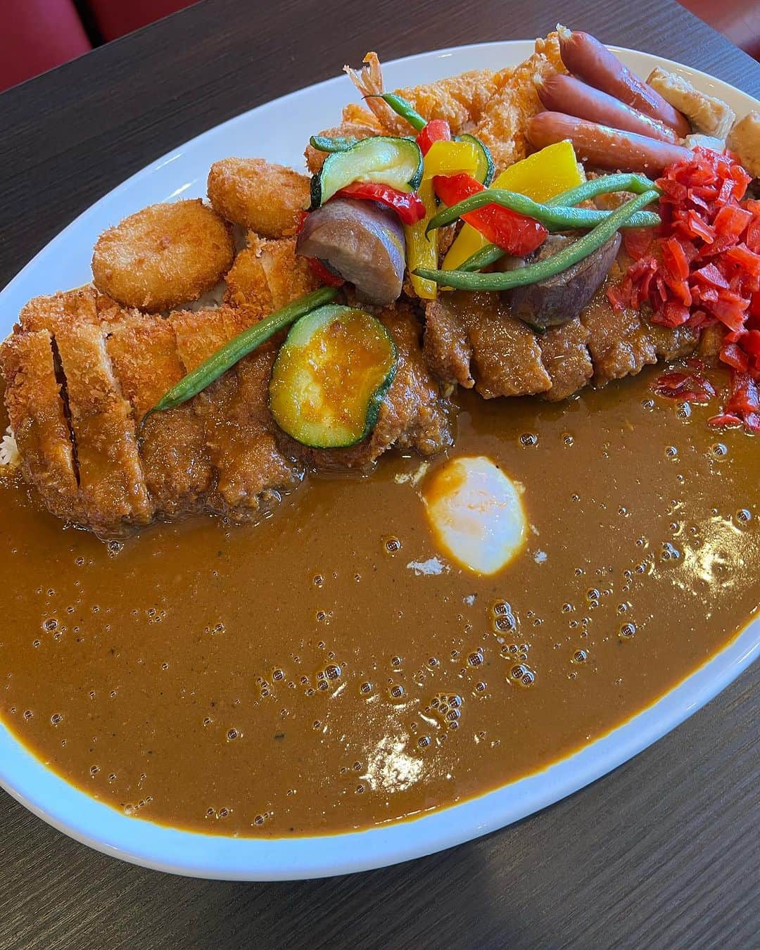ライナ・ホワンさんのインスタグラム写真 - (ライナ・ホワンInstagram)「This was such a delicious plate of curry 🍛😭  @tokyo.katsu.curry   Watch my video here —> https://youtu.be/6BJ0IVZZSTg?si=d0wj0dCXVzyKBjw3」11月9日 12時01分 - rainaiscrazy