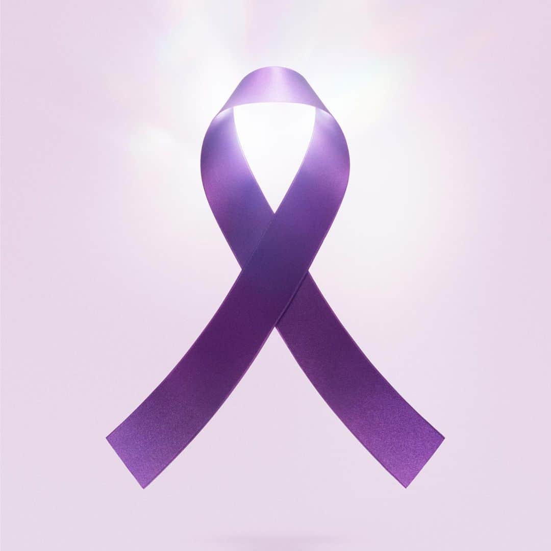 DECORTÉのインスタグラム：「""Elimination of All Forms of Violence against Women"" is the statement of the Purple Ribbon Project.   DECORTÉ endorses this project and will offer a wide variety of support to eliminate gender gap and protect the lives and future of all women.  「女性に対するあらゆる暴力をなくしていこう」というメッセージが込められたパープルリボン。  コスメデコルテも、このプロジェクトに賛同し、ジェンダーギャップを解消し、すべての女性たちの暮らしと未来を守るため、さまざまな支援を行ってまいります。  #decorte #コスメデコルテ #purpleribbonproject #パープルリボンプロジェクト#リポソームアドバンストリペアセラム #リポソーム #リポソーム美容液」