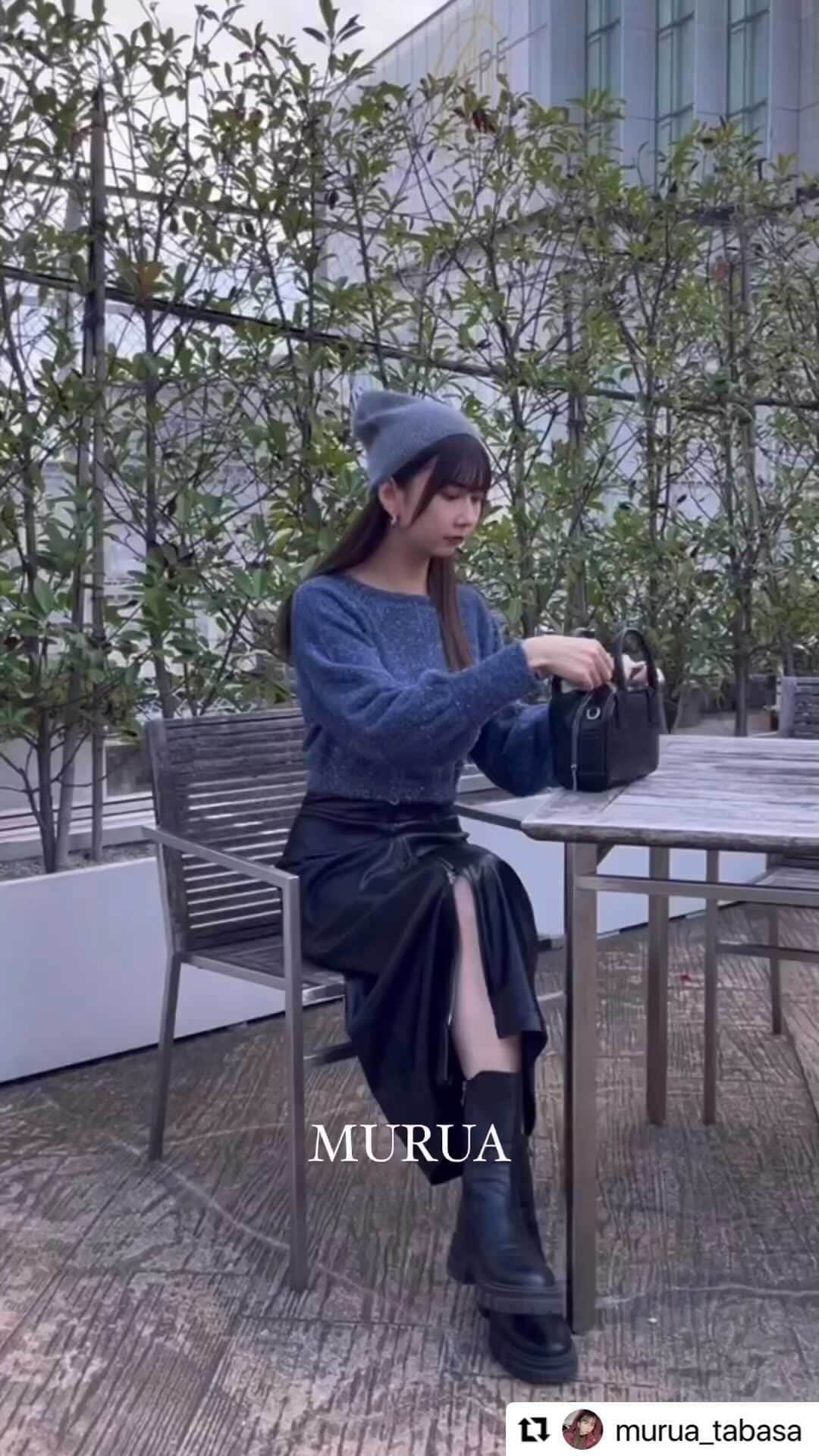 MURUAのインスタグラム：「#Repost @murua_tabasa with @use.repost ・・・ . 今週の新作紹介❤︎ 受注会でも大人気だった#シャイニーフェザーニット 前後2wayでボートネックとVネックで着れます🫶🏻  最近トレンドのラメニット必見です🔍 . 着用アイテムは商品タグ or TOPのURLからチェック ▶︎▶︎ @murua_by_staff   #murua #murua_snap #ootd #ootdfashion #coordinate #fashion #murua2023aw」