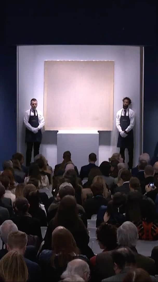 サザビーズのインスタグラム：「After more than seven minutes of heated bidding between eight participants, Agnes Martin’s ‘Grey Stone II’ sets a new auction record for the artist during The Emily Fisher Landau Collection evening sale at #SothebysNewYork. It sold to a bidder in the room for $18.7 million, more than double its high estimate.   One of five works by Martin featuring gold leaf, it is the only one to have ever appeared at auction. Only two others of this group are of comparable scale, and both are housed in museum collections at MoMA & San Francisco Museum of Modern Art.   #TheFisherLandauLegacy」