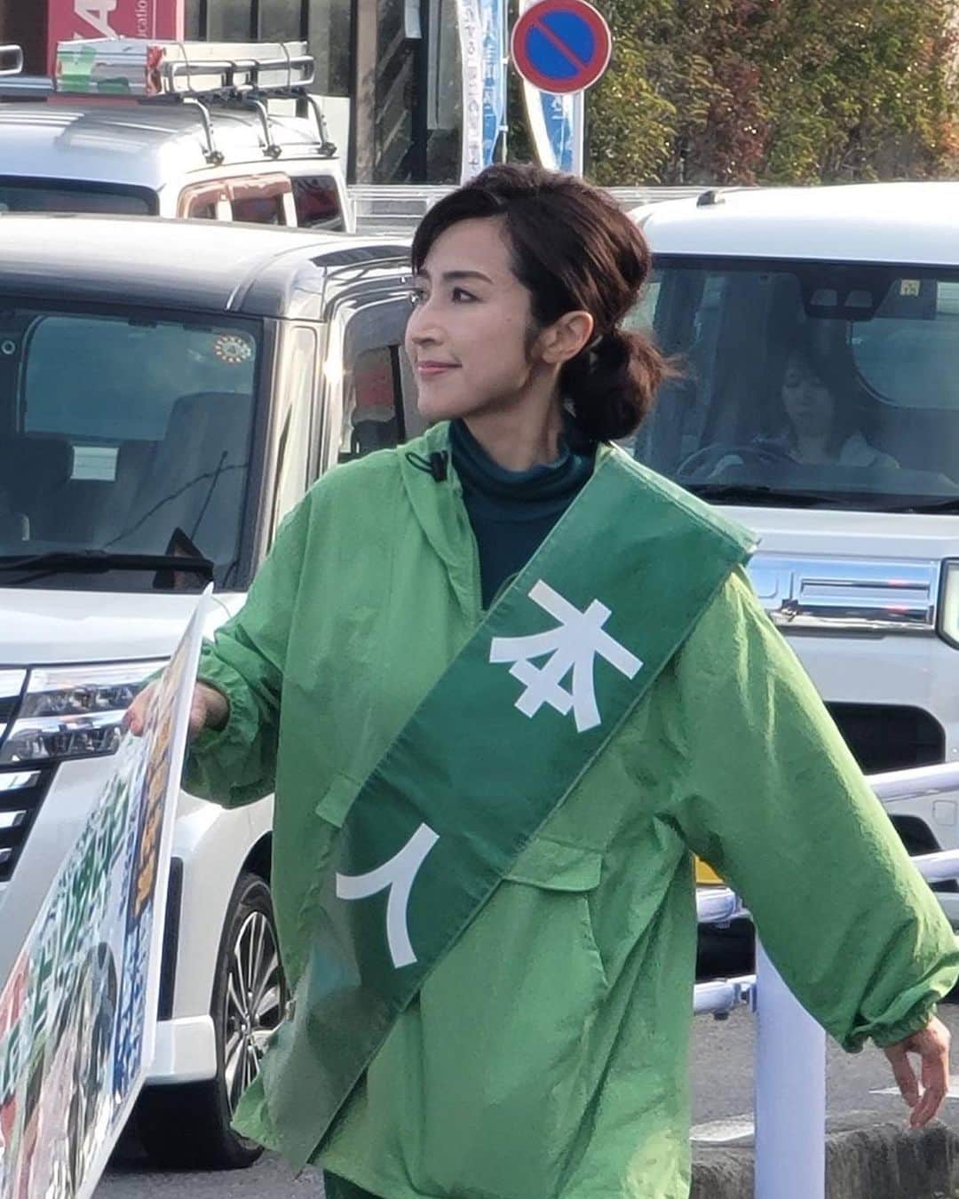 丹野みどりのインスタグラム：「朝活中  瞬時にお手振り返しをして下さる方々  車中で会釈をして下さる方々  目と目が合い 言葉を交わさずとも お気持ちが通じているような感じです  力に変えて頑張ります💪  #豊田市小坂町  #国民民主党 #衆議院選挙 #衆議院議員選挙 #衆院選 #愛知県 #衆院愛知11区 #衆院 #愛知11区 #豊田市 #みよし市 #丹野みどり」