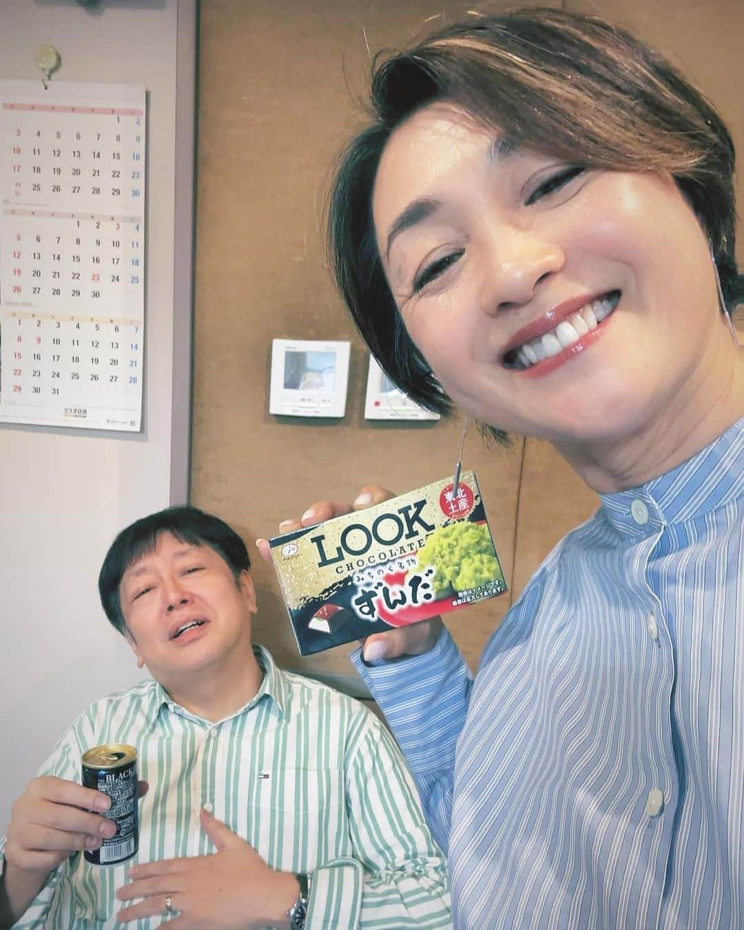 香坂みゆきさんのインスタグラム写真 - (香坂みゆきInstagram)「仙台のお土産 加藤さんに貰った〜 ずんだLOOK嬉しい😃 ご本人は胃が痛いって言いながら 缶コーヒー飲んでる〜😅  今日も元気に生放送中😁  #加藤裕介の横浜ポップj  #ラジオ日本  #カバー曲  #jポップ  #歌謡曲  #❤️  @yusukekatoh0126」11月9日 12時34分 - miyuky__way