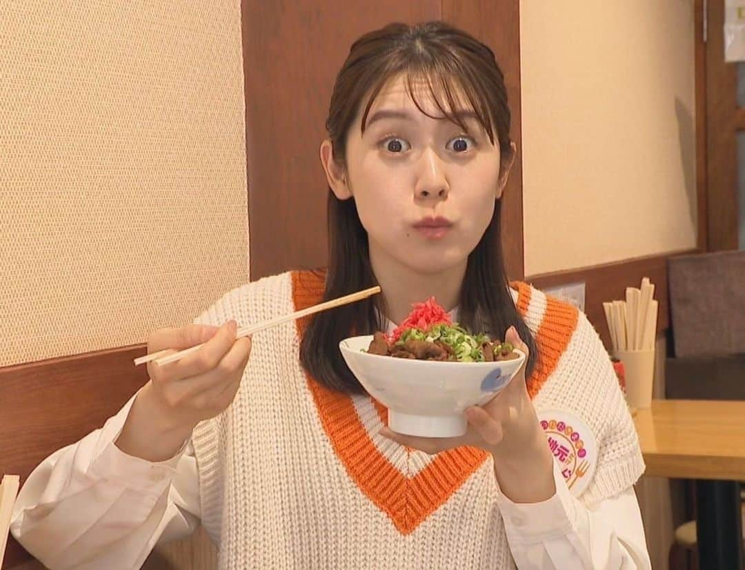 CBCテレビ アナウンス部のインスタグラム：「#愛ちゃん が #常滑 におじゃました#愛されFOOD 『 #とり伊のどて丼 』。  みそがしっかりとしみ込んだ大ぶりの豚ホルモン！アツアツのご飯を覆いつくしています。 #愛知県 #常滑市 #どて丼 #11月9日(木)放送予定 #CBCテレビ　#チャント！ #ほぼ地元だけ #愛されFOOD  #加藤愛アナ」