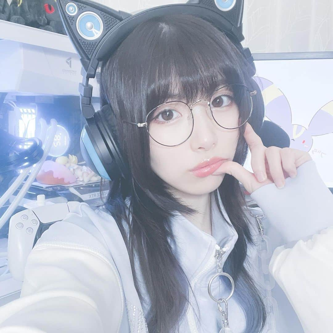 百合香（yurika）のインスタグラム：「⋆͛🎮⋆͛ I opened a Twitch channel  From now on, I’ll be doing various fun projects and game distribution. So,please subscribe to my channel. With love. Yurika  ┈┈┈┈┈┈┈┈┈┈  この度、Twitchのチャンネルを開設致しました✨️🎉 これから色々な楽しい企画や、ゲーム配信なども行っていく予定なのでぜひチャンネル登録、お願いいたします🫶  https://twitch.tv/yurika_violin  ┈┈┈┈┈┈┈┈┈┈ #twitch #配信 #天使界隈 #ゲーム女子  #game #gaming #gamingroom #自作pc」