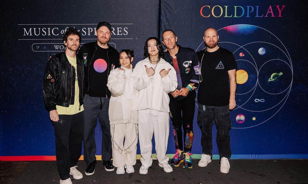 YOASOBIのインスタグラム：「COLDPLAY"Music of the Sphere Tour" in JAPAN  Thank you for giving us this great opportunity!!  It was our fisrt time performance in Tokyo Dome! In the future, we are looking forward to coming back to be hold solo concert! #YOASOBI #Coldplay #coldplaytokyo」