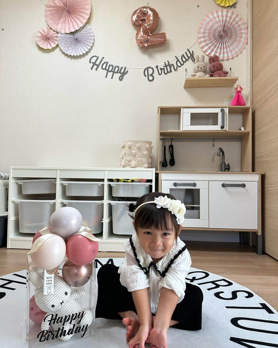 加藤怜さんのインスタグラム写真 - (加藤怜Instagram)「お誕生日おめでとう♡  すくすく、のびのび 大きくなってね♡  ずっと我が家の 甘えん坊の可愛い癒し担当で 宜しくね♡  #happybirthday  #2yearsanniversary  #babygirl」11月9日 12時40分 - katou_rei