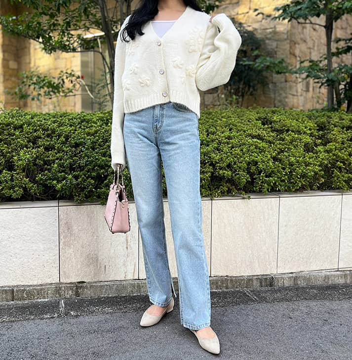 Mode Robeのインスタグラム：「* * NEW item...✔︎ * フラワーボタンニットカーディガン/2カラー 【mr5612】 ivory,gray * * * #MODEROBE #韓国女優ファッション」