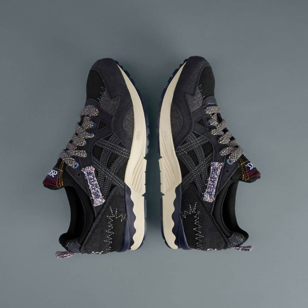 ASICS Tiger JAPANさんのインスタグラム写真 - (ASICS Tiger JAPANInstagram)「. GEL-LYTE V -BLACK/BLACK  2023.11.10 LAUNCH  アシックス直営店舗（原宿店・心斎橋店）では発売日当日に入店抽選を実施いたします。  下記の時刻までに各店頭にお集まりください。   【原宿店】AM10:00　【心斎橋店】AM9:00   ※抽選開始時間に不在だった場合は無効となりますのでご了承ください。  ※スタッフの誘導/指示に従わない場合は、購入をお断りする場合がございます。  ※入店抽選は、ご購入を確約するものではございません。  ※ご購入に際してはOneASICS会員限定、お一人様一点とさせていただきます。  [取扱店舗] ・アシックス公式ストア（原宿店・心斎橋店・オンラインストア） ・一部のスポーツスタイル商品取扱店  愛媛県今治市で高級タオルを製造する株式会社藤高との共同企画による、余剰素材の再利用に焦点を当てた特別なコレクション。ASICS SportStyleのスニーカーに、残糸をアップサイクルして作られたシューレースを採用。また、アッパー全体に使用されたミックス素材、タオル地のディテール、伝統的なパッチやリペアの技法を思わせる刺繍のディテールなど、各スニーカーに特徴的なデザインを施した。GEL-LYTE Vは、1993年に発売された軽量ランニングシューズをベースにした復刻モデル。衝撃緩衝材GELによるクッション性はもちろん、伸縮性に優れた素材でベロとアッパーを一体化したモノソック構造により快適な履き心地。  #GELLYTEV  #ASICS #ASICSSportStyle  #kicks #sneakers #sneakerhead #sneakerfam #シューズ #スニーカー #ファッション #カジュアル #カジュアルコーデ #ストリートファッション #ジャパスニ #スニーカーヘッズ #ストリートコーデ #コーディネート #スニーカー男子 #スニーカー女子」11月9日 13時00分 - asics_sportstyle_jp