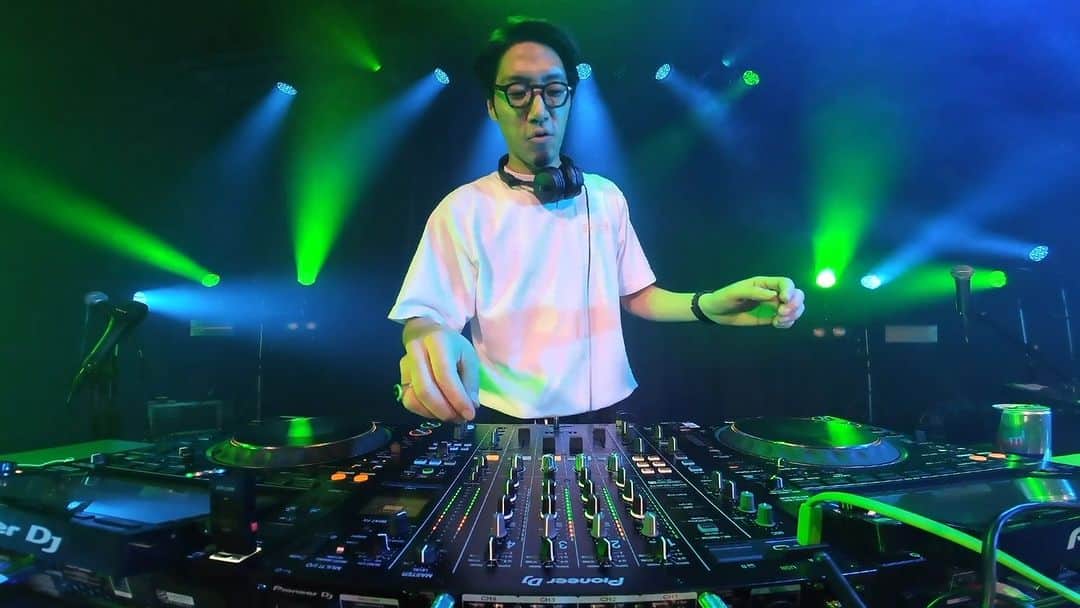 tofubeatsのインスタグラム：「HIHATT 8TH ANNIVERSARYでのtofubeatsのDJが11/10の22時よりHIAHTTのYouTube channelにて公開されます。メジャーデビュー10周年イベントを控えた前哨戦の模様です。ぜひどうぞ。  SUKISHA × kiki vivi lily - Rainbow Town (tofubeats remix) tofubeats - 自由  https://youtu.be/elkmnnTLP74?si=YCYDc2exmQVsB63c」
