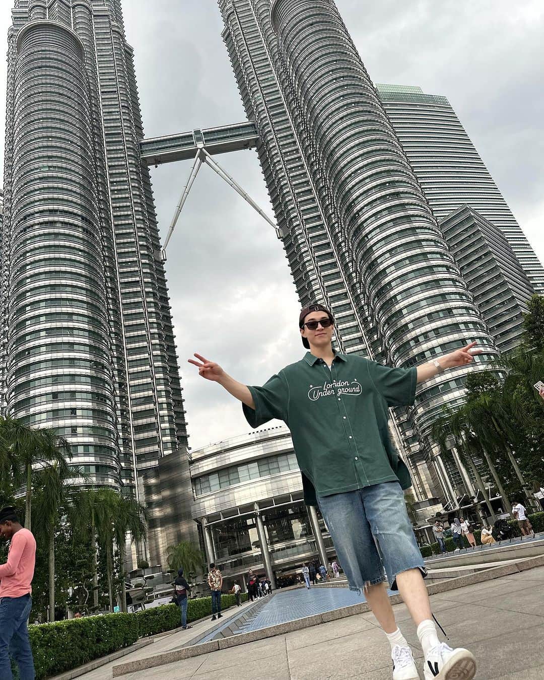 ヘンリーのインスタグラム：「came back for the ☀️🇲🇾!!」
