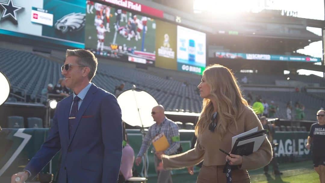 エリン・アンドリューズのインスタグラム：「When @route30films makes you a mini movie of one of the best games of the season. You are beyond talented Skip! Thank you! Pre and post game #BTS @nflonfox @kevburkhardt @philadelphiaeagles @jalenhurts」