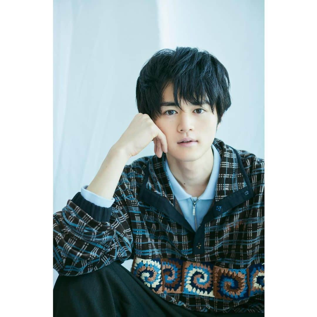 朝倉 豊のインスタグラム：「【SCREEN+ ー鈴鹿央士ー】 @screen__plus vol.87 @ouji.suzuka.official  photo: #奥田耕平 hairmake: @becosuke  writer: #佐久間裕子 sp thanks: @storymfg  #mywork  #鈴鹿央士 #君に届け @tx_kiminitodoke」