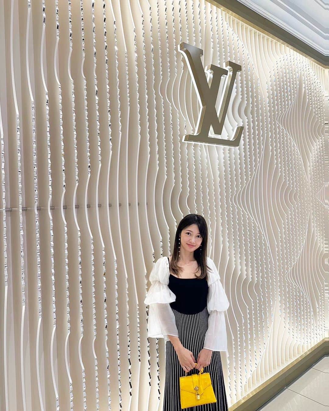 三好絵梨香のインスタグラム：「大丸札幌に新しくオープンする㊗️ @louisvuitton  プレオープンにお邪魔してきたよ💓 1階はレディース 2階はメンズと広々していて素敵でした💓  #大丸札幌 #ルイヴィトン #louisvuitton」