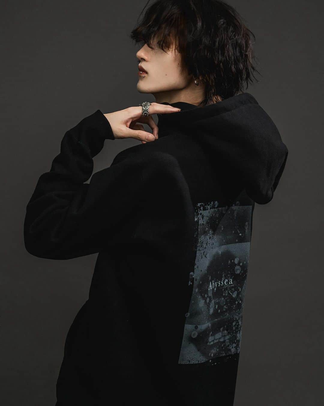 Takumaさんのインスタグラム写真 - (TakumaInstagram)「hoodie with my mouth in it 👄」11月9日 13時03分 - _ciel_0