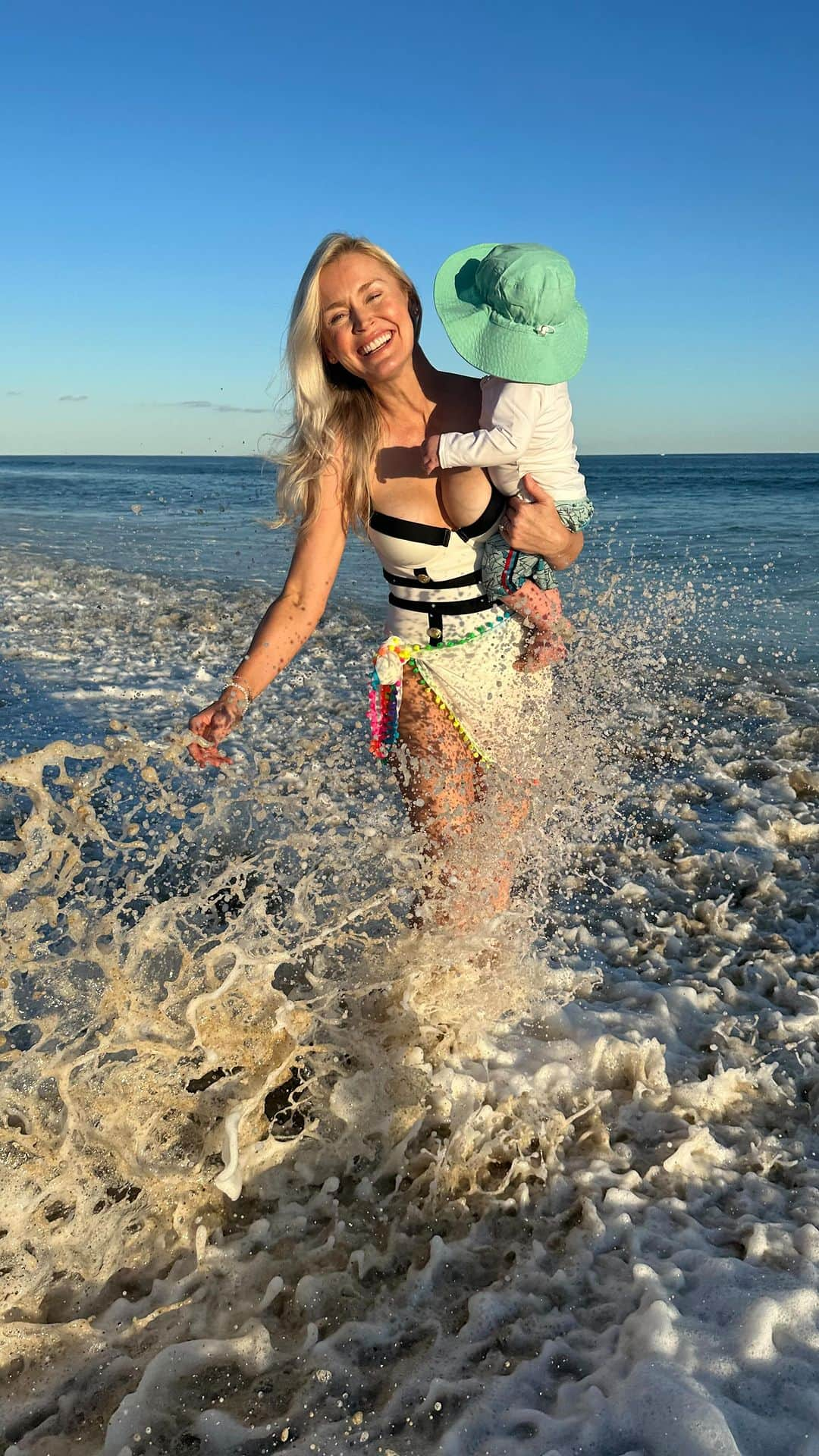 ブレア・オニールのインスタグラム：「Building sweet memories with these boys at Cabo Azul by @hiltongrandvacations These are the moments it’s all about. ❤️ 🌊  #HGVpartner   #cabo #caboazul #blaironeal #blaironealgolf #mexico #loscabos」