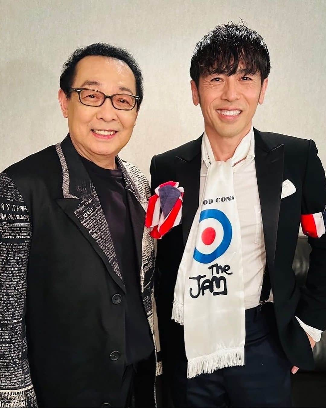 寺岡呼人さんのインスタグラム写真 - (寺岡呼人Instagram)「Billboard Live OSAKAでの「YOHITO TERAOKA 30th Anniversary Live 2023 W/成田昭次」。になんと、さだまさしさんがサプライズで来てくれました。 ⁡ 翌日から大宮でのコンサートがあるにもかかわらず、駆けつけて頂きました。 ⁡ 小6の時に生まれで初めて見たコンサートがさださん。それから40数年後に自分のライブにお祝いに来て頂けるなんて、、、 ⁡ 音楽の神様に感謝です！  撮影ハヤシマコ  #さだまさし　#成田昭次」11月9日 13時11分 - yohitoteraoka