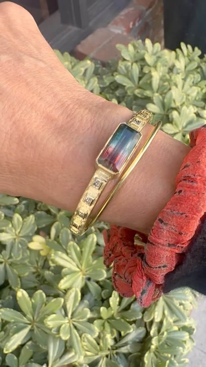 ブルックグレグソンのインスタグラム：「Tourmaline Gold Engraved Dreams」