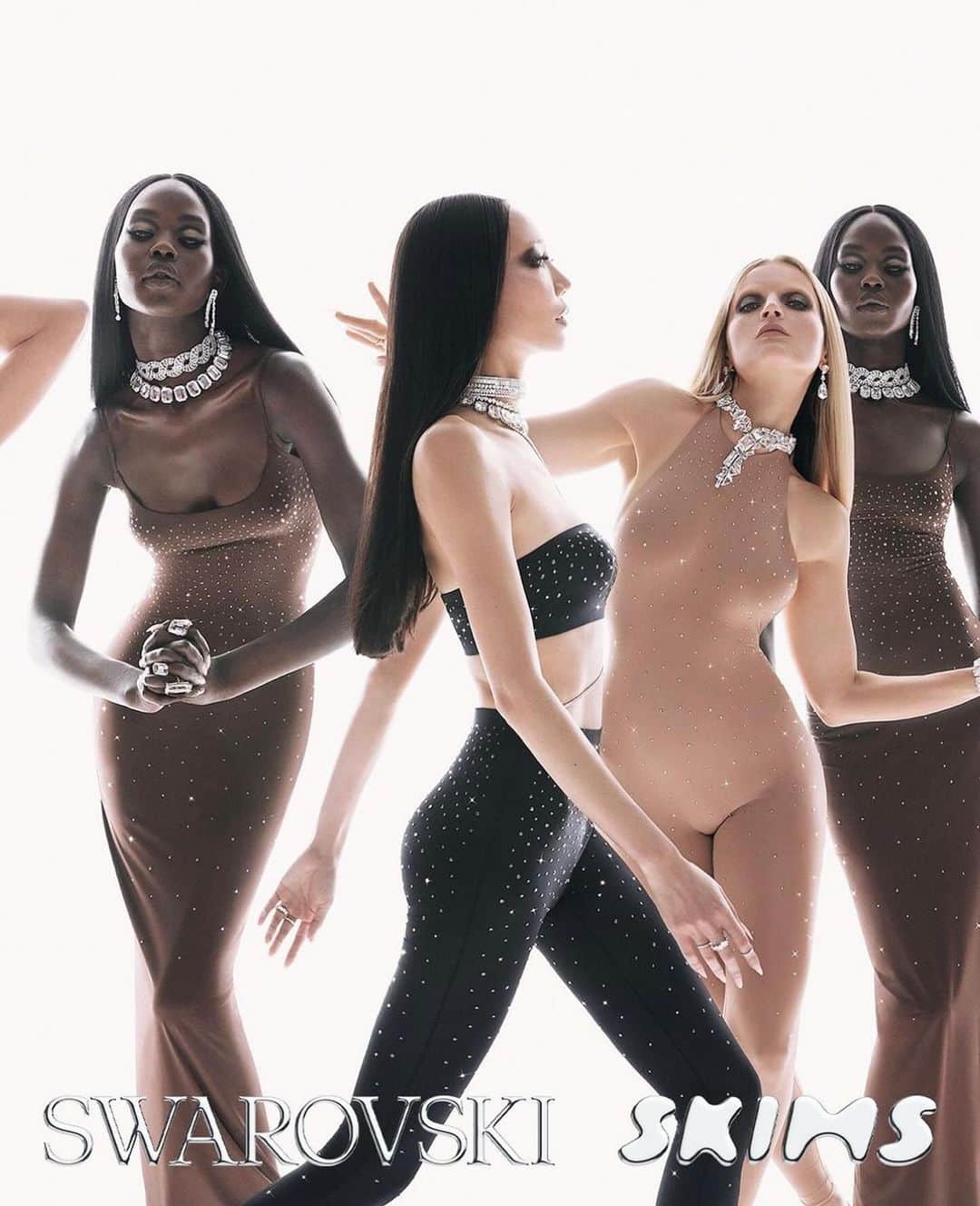 パク ・スジュさんのインスタグラム写真 - (パク ・スジュInstagram)「@swarovski x @skims ! @giovannaengelbert @kimkardashian  Photographer: @mertalas Styling: @mr_carlos_nazario Casting: @piergiorgio Hair: @jawaraw Make Up: @yad1m」11月9日 13時27分 - soojoo