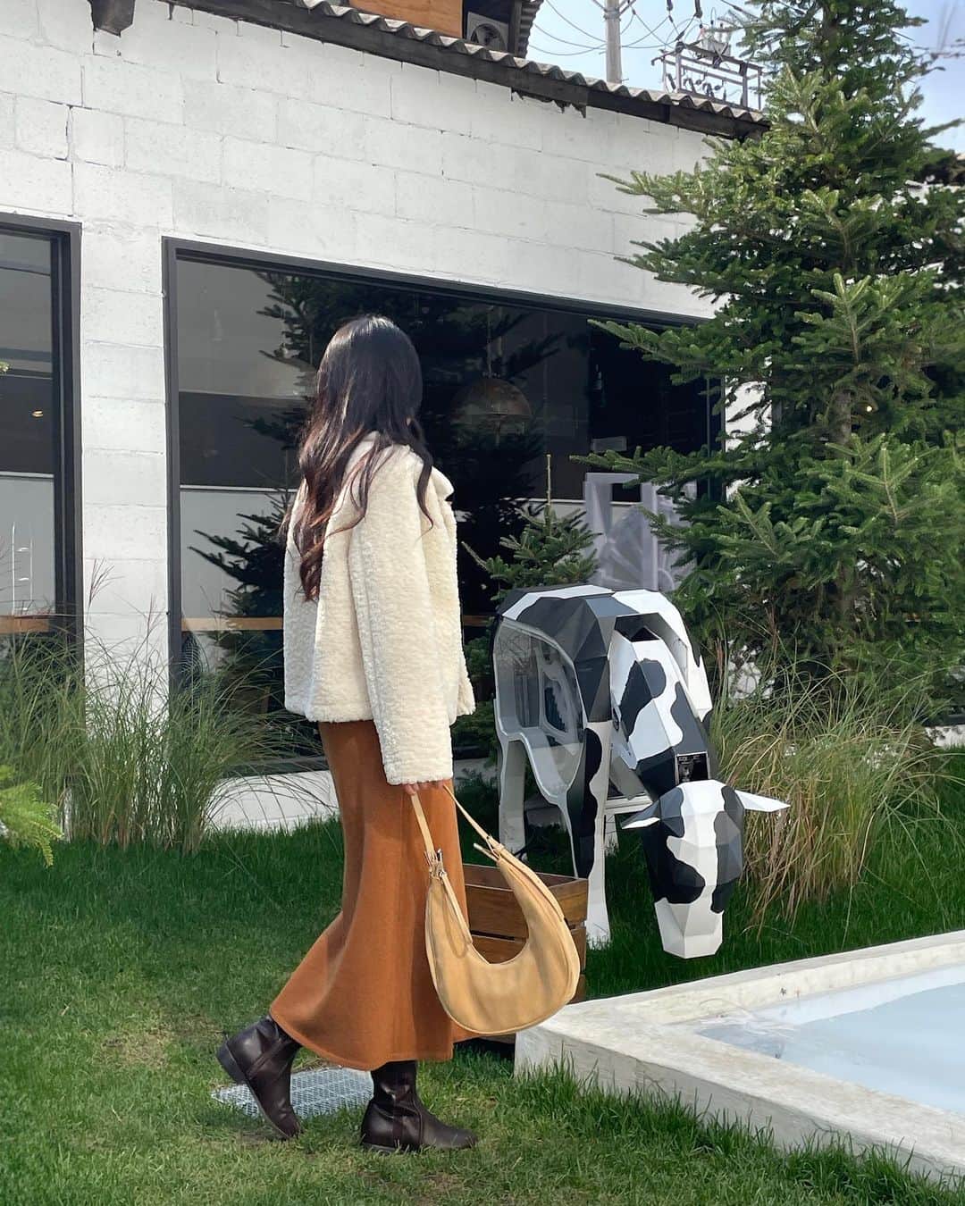 MeJiwooさんのインスタグラム写真 - (MeJiwooInstagram)「성수의 목장에 다녀왔어요🐄🧀🥛🤎 도심 속 귀여운 목장, #치즈인더스트리  오픈한지 얼마 안된 카페인듯싶은데 맛있는게 얼마나 많던지 ㄷ ㄷ  컨셉 진심인ㅋㅋ분위기 완전 대박이에요👏🏻  우리 쥬라기들두 가봐요💚」11月9日 13時46分 - mejiwoo103