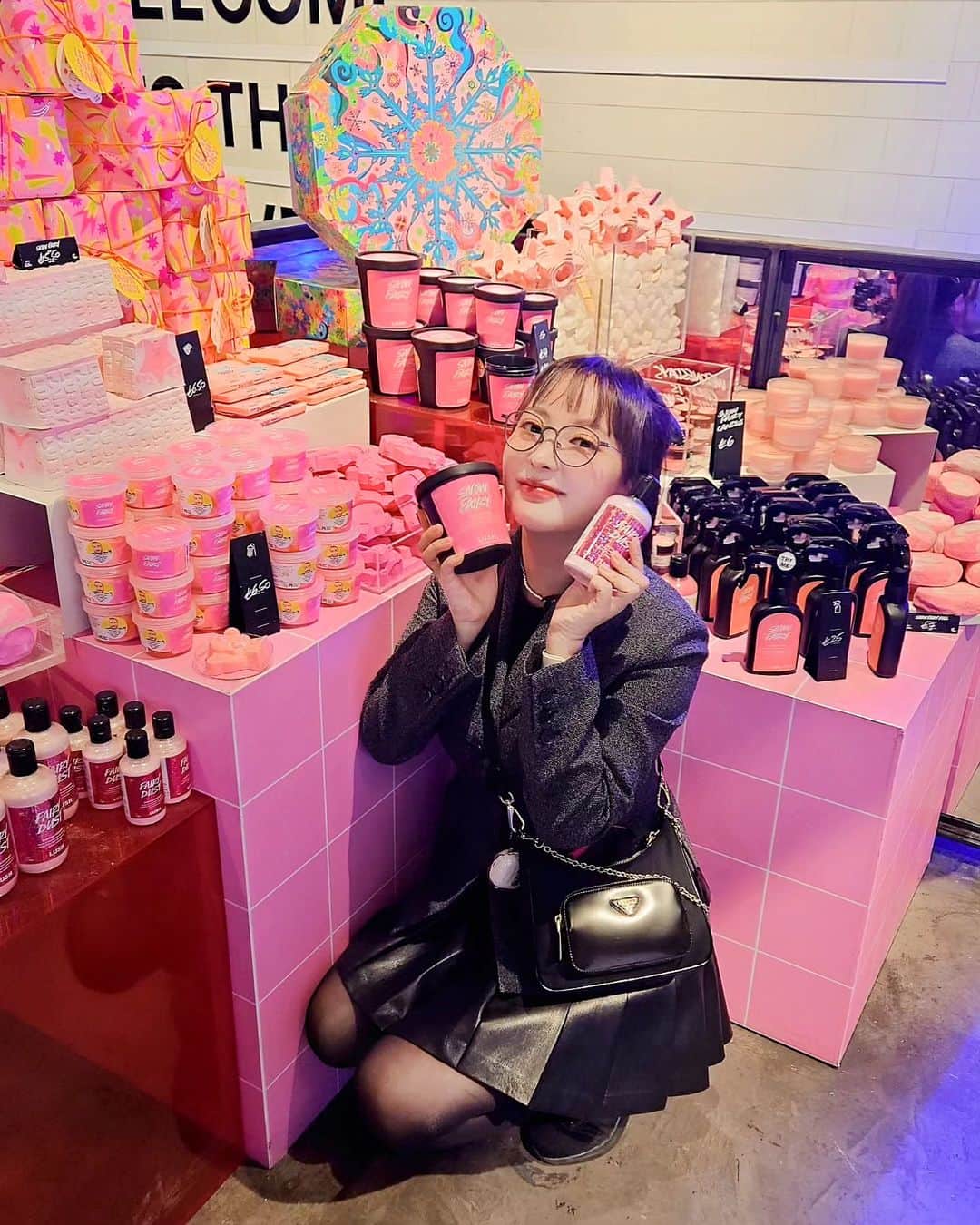 会社員J（会社員Aちゃん）のインスタグラム：「인싸지옥 최종보스던전 런던 러쉬 갔다왔슴다🎠🎡🎢😵😵‍💫🤯」