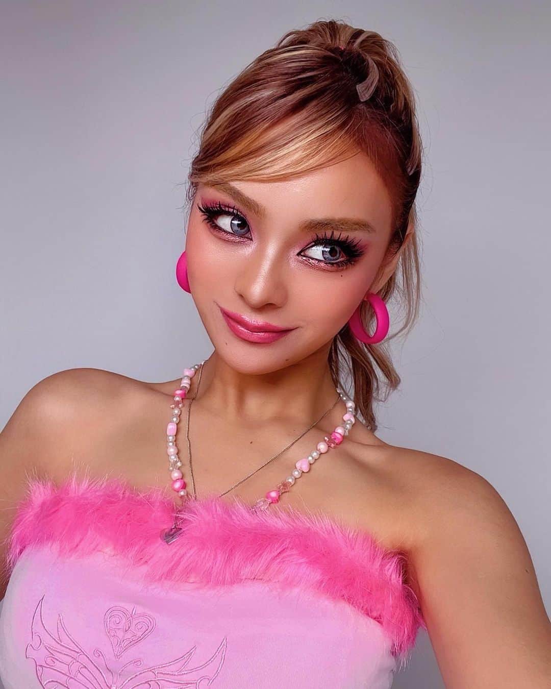 小田愛実（まぁみ）さんのインスタグラム写真 - (小田愛実（まぁみ）Instagram)「Barbie👱🏻‍♀️🩷🛼🎀🛍️💟  本当はピンク色大好きだけど イエベすぎてピンクいつも諦める😫 水色のカラコンは 　@twinklemall.jp のスカイグレイ発色良きすぎる🥺🥺  #Barbie#バービー#メイク#ギャル#ピンク」11月9日 19時17分 - maaaami79