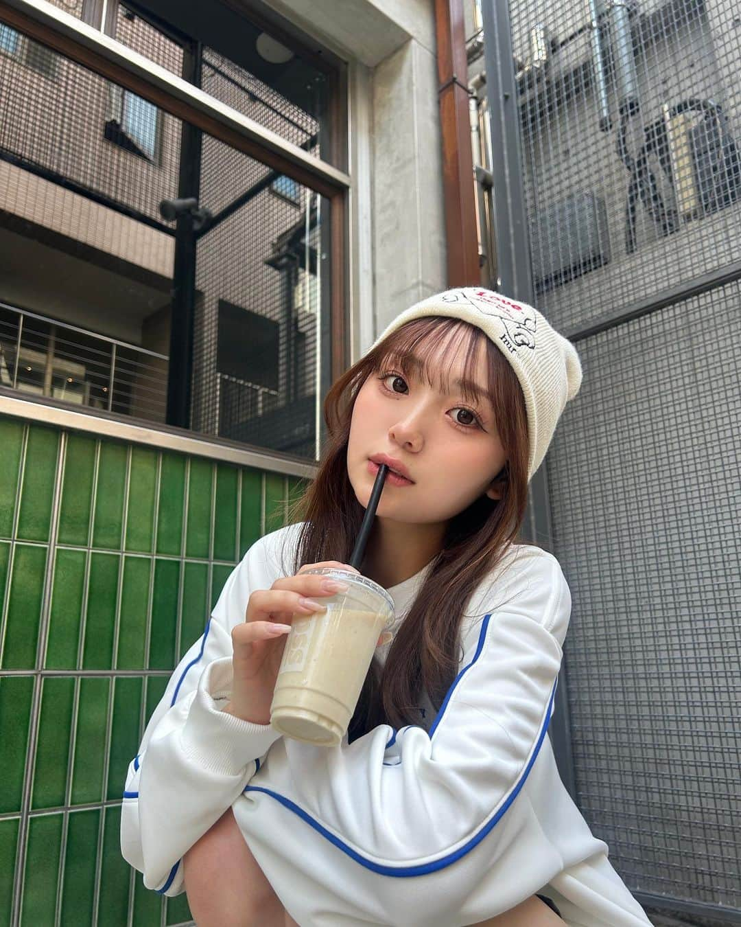 山崎美優（みゆ）のインスタグラム：「スムージー大好きでよく飲むの−💛  ⭐︎  @unelimit_official  今月も @unelimit_hana さんに メンテナンスして頂きました☺︎ 今月もまたお肌救われた🫧🌙」