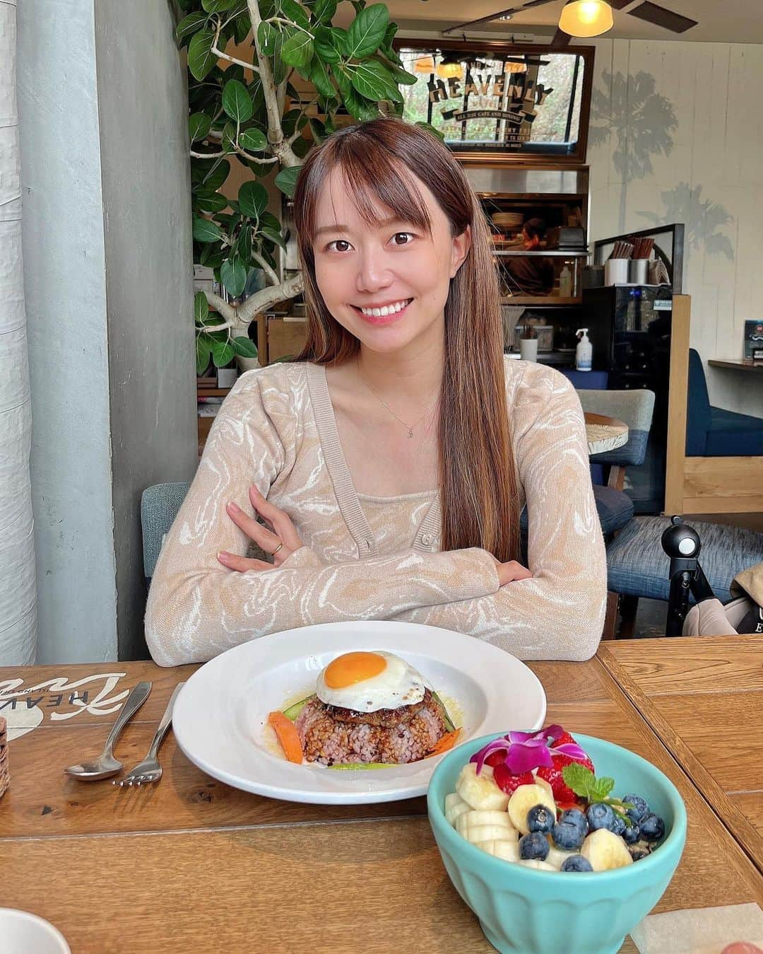 とくさきさんのインスタグラム写真 - (とくさきInstagram)「ハワイ気分を味わうべく代官山の【HEAVENLY Daikanyama】に行ってきた🌴💕 ひっさしぶりにロコモコ食べたよ😌 . あー早くハワイ行きたいなぁ🌺 #ランチ#lunch#代官山#heavenly#ロコモコ」11月9日 19時22分 - tokusaki_golf