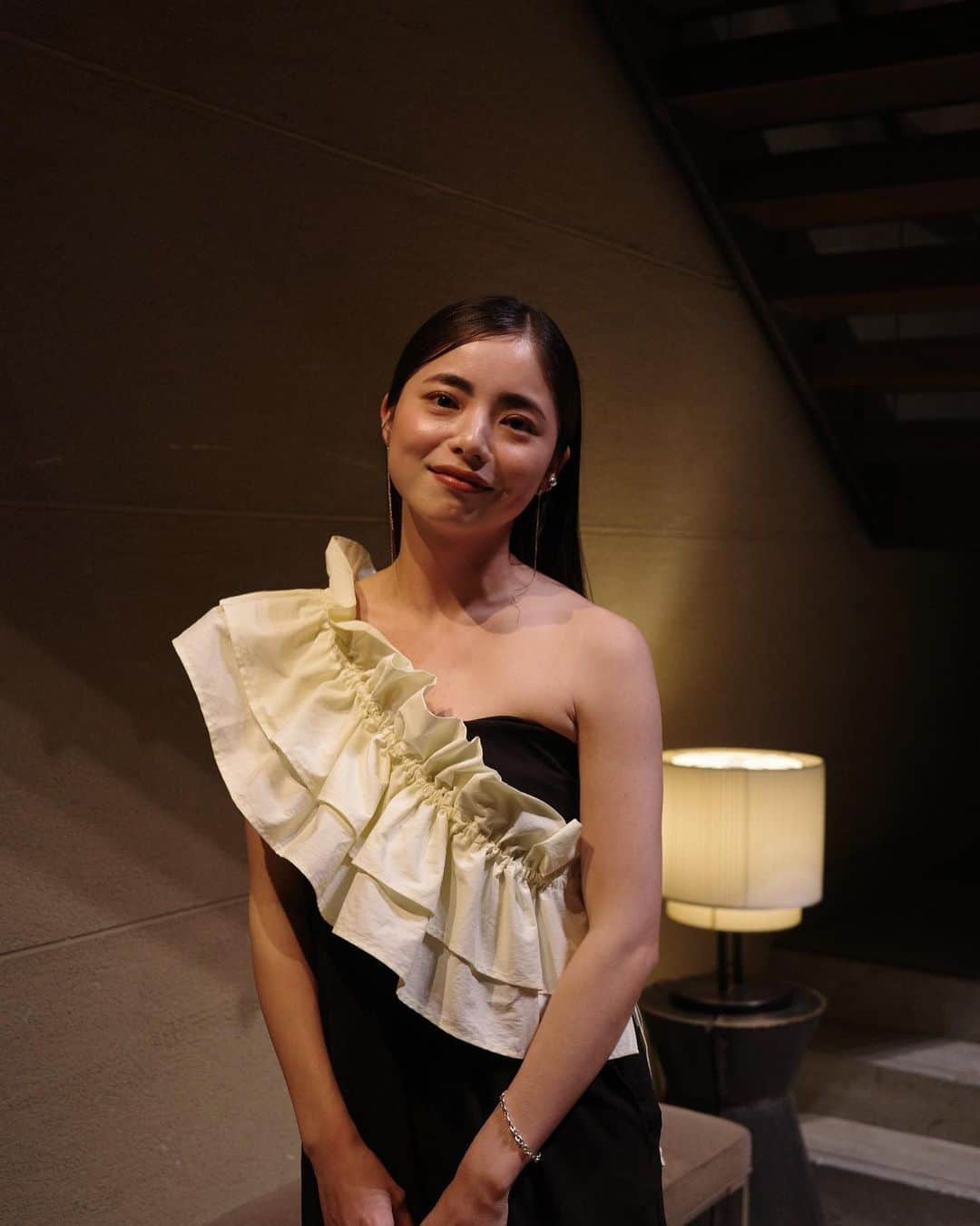 Yuki Ide | 井手 祐来さんのインスタグラム写真 - (Yuki Ide | 井手 祐来Instagram)「質問いただいてたお洋服はこんな感じでした ブラックのジャケットにジャンプスーツにタスキで🏃🏻‍♂️笑  足元は @maisonmargiela のtabi boots イヤリングとイヤカフは @ripmon  bagは @hedy_vintage (@loewe )  @mibuki__.39 が新しいカメラでたくさん写真を撮ってくれて🥹📷 記念にたくさん載せておく🤍  #portrait#portraitphotography#結婚式#結婚式コーデ」11月9日 19時23分 - yukikokubu