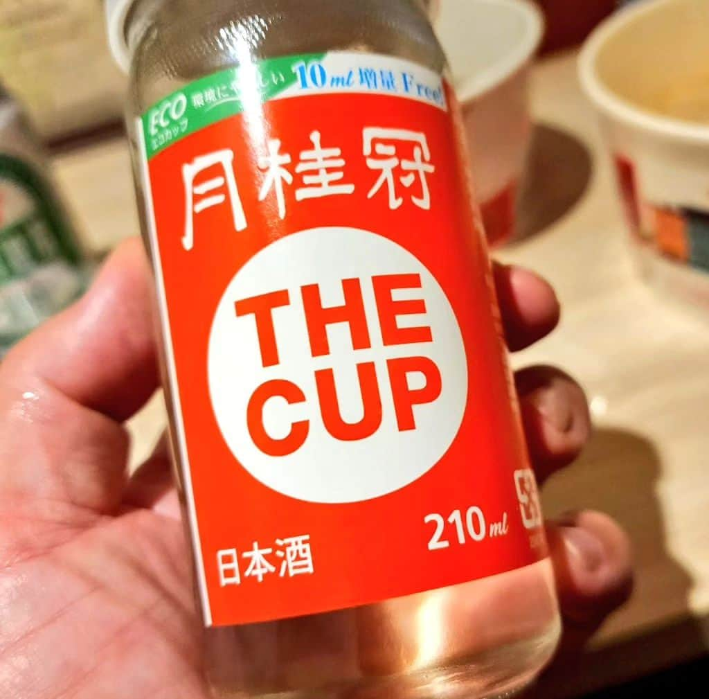 ケニチのインスタグラム：「日本酒はやっぱり美味しい🍶 #日本酒　#月桂冠　#TheCup　#台湾」