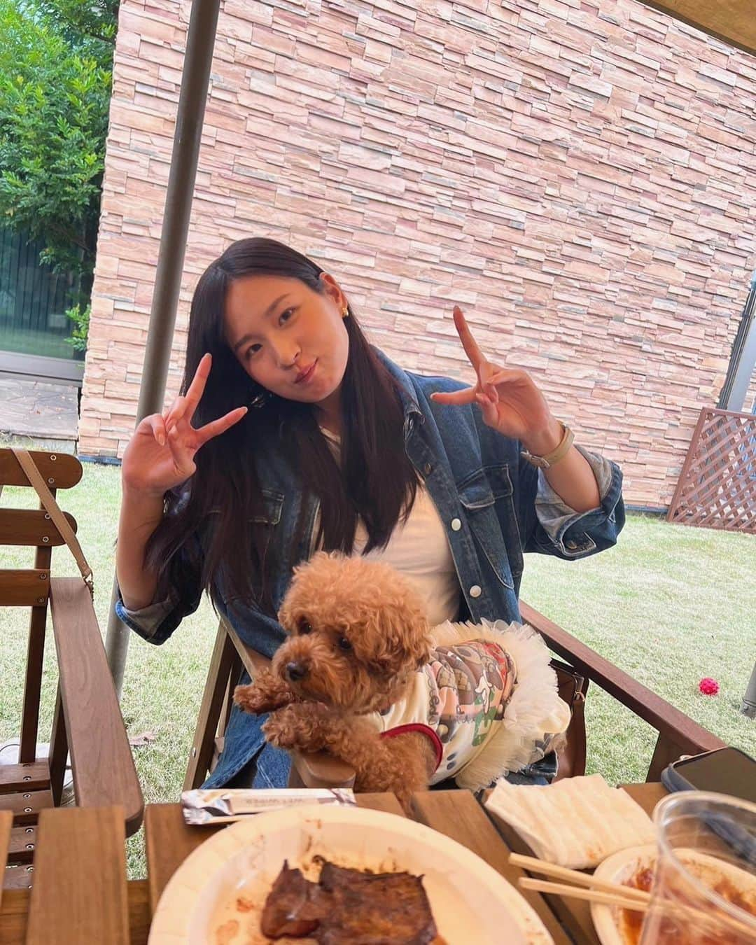 清瀬汐希さんのインスタグラム写真 - (清瀬汐希Instagram)「先日☺︎  さえちゃん家のBBQに呼んでいただき 楽しいひとときを過ごしました🥓♡  さえちゃん家のわんこと🐶 プードルまみれで幸せ空間だった！ 次はベビちゃん抱っこさせてね👶🏻💓」11月9日 13時55分 - yuki_kiyose_