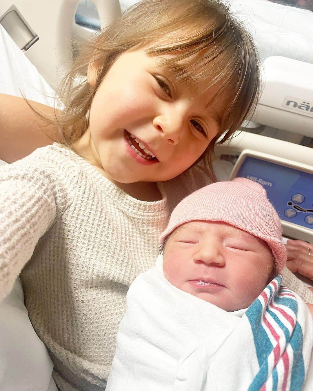 ベヴァリー・ゴーベル・ヤネズのインスタグラム：「My Girls 🩷 • Cali June Yanez  11/8/23」