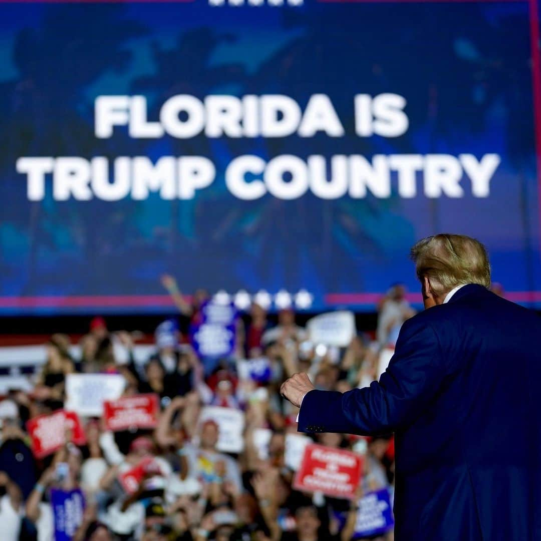 ドナルド・トランプさんのインスタグラム写真 - (ドナルド・トランプInstagram)「THANK YOU HIALEAH, FLORIDA—I LOVE YOU!! #MAGA #TRUMP2024」11月9日 14時10分 - realdonaldtrump