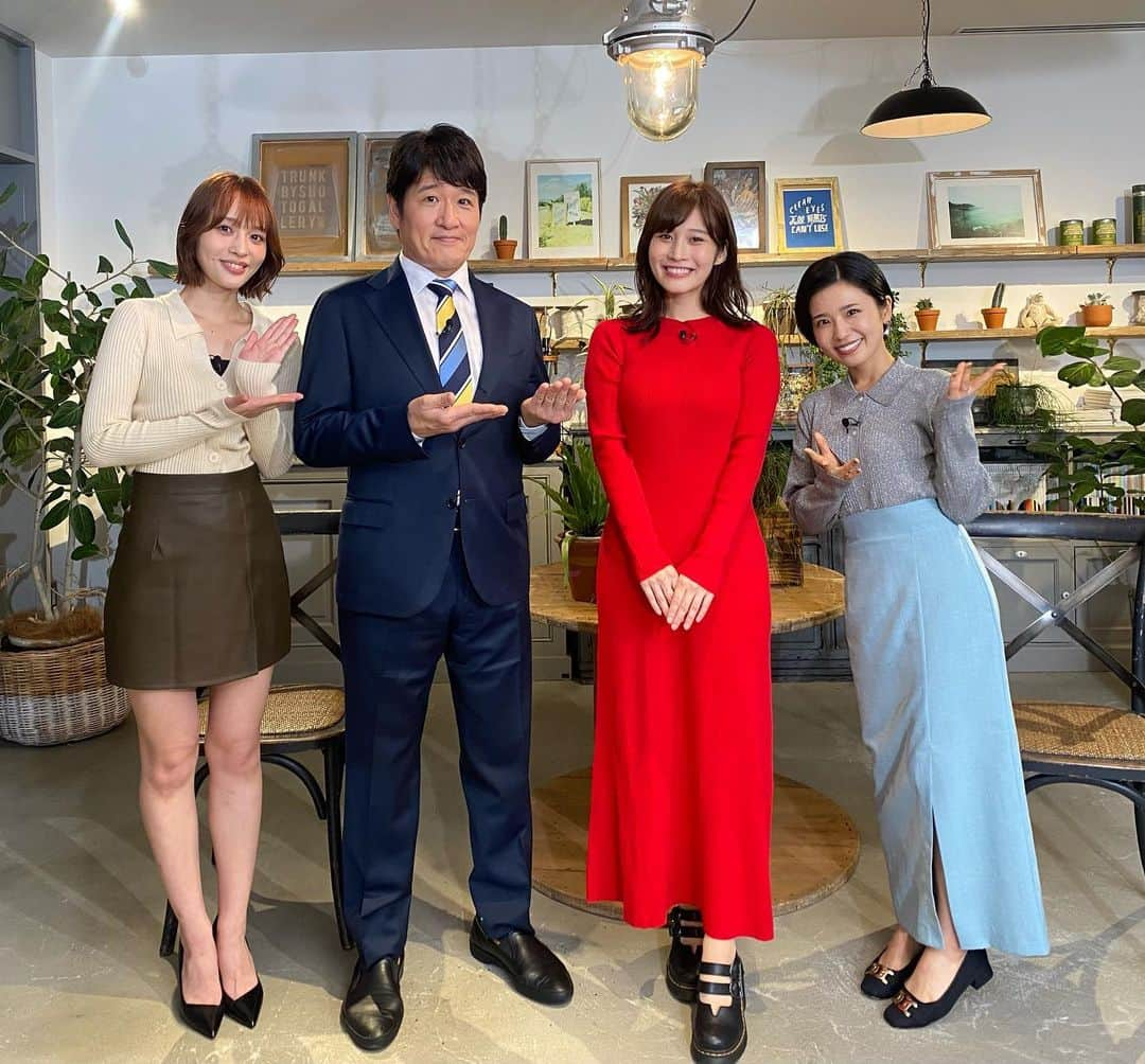 橘花凛のインスタグラム：「明日11月10日(金) 22:52～23:00 フジテレビ『週末はウマでしょ！』出演させて頂きます🐴🩷 とてもお勉強になりました🥹✨ 週末のレースを予想しながらぜひご覧になってください🌸 左から神部美咲さん、林修先生、小池美由さん📷✨ ありがとうございました🙇‍♂️💕 #週末はウマでしょ #競馬 #フジテレビ」