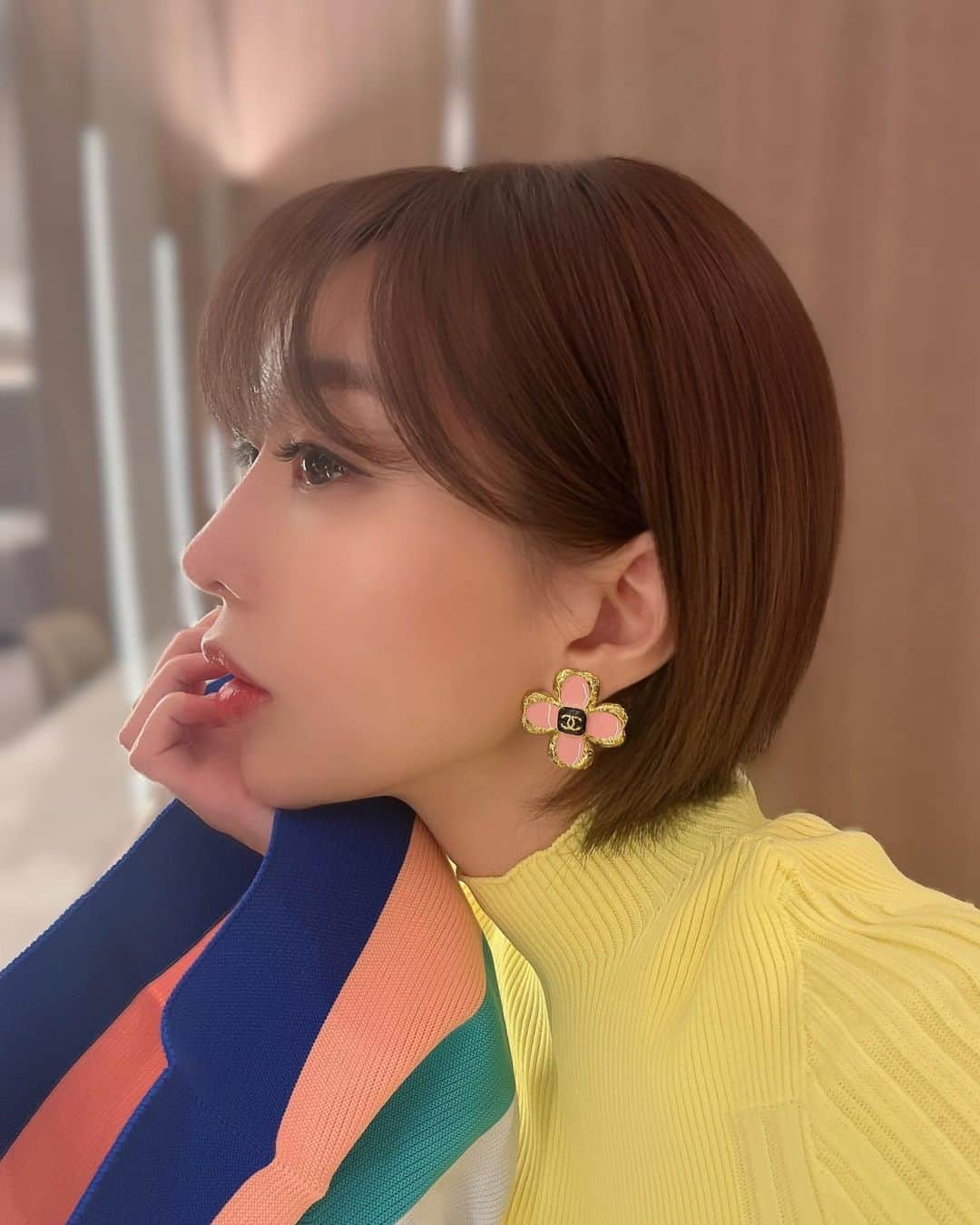 粕谷聡子のインスタグラム：「#目指せピンクが似合う女 This earring is a precious item that cannot be expressed in a few words like "I like it because it's CHANEL" or "I like it because it's cute." It is a lifelong treasure that my sister thought about and chose for me with great care💐✨ _____________________________________Satoko___★*  #tokyo #japan #dancer #댄서 #気象予報士 #筋トレ女子 #weatherforecaster #nodancenolife #スポーツ女子 #workout #fitness #fitgirl #abs #japanese #selfie #셀카 #satokokasuya #粕谷聡子」